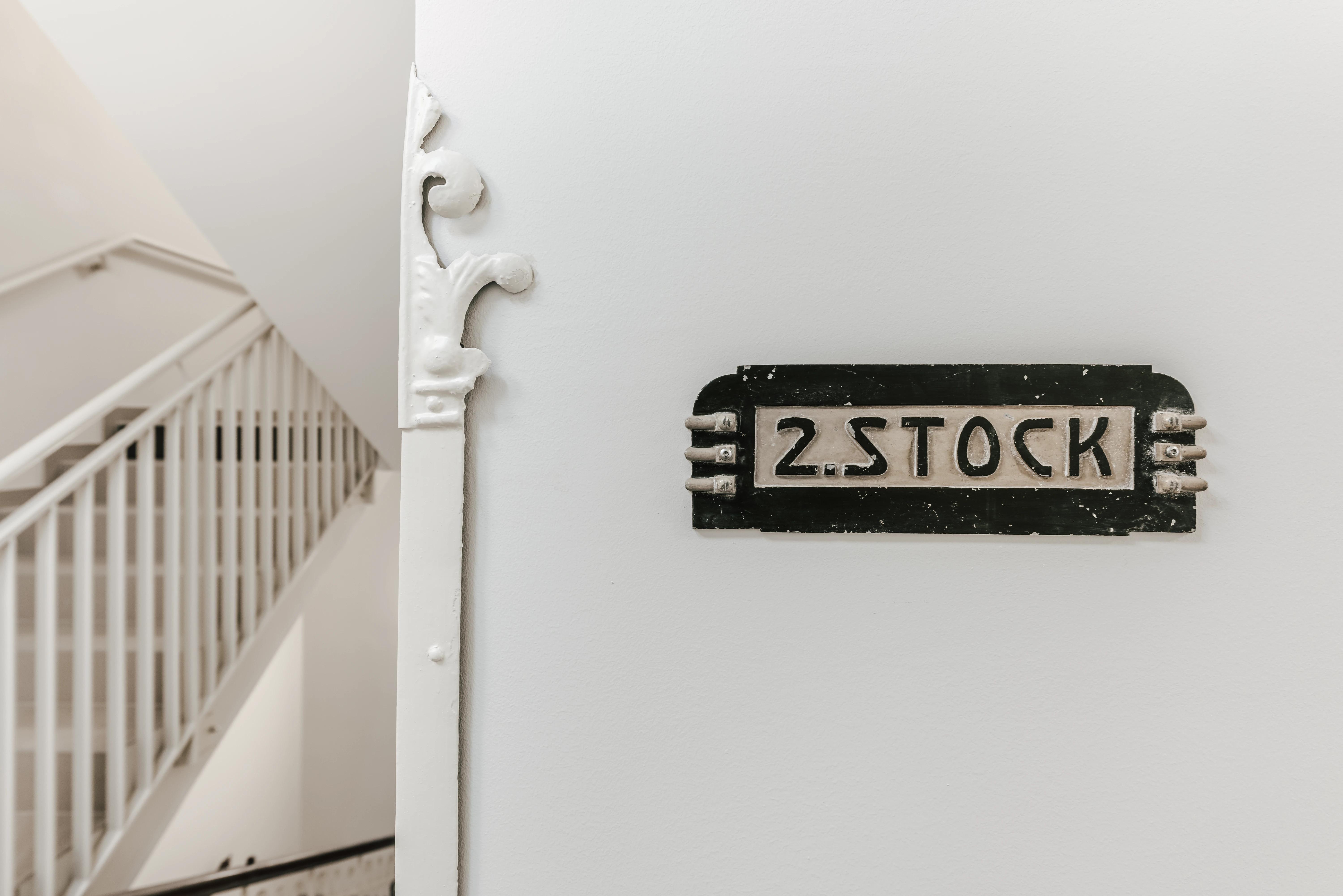 Beschilderung zweiter Stock