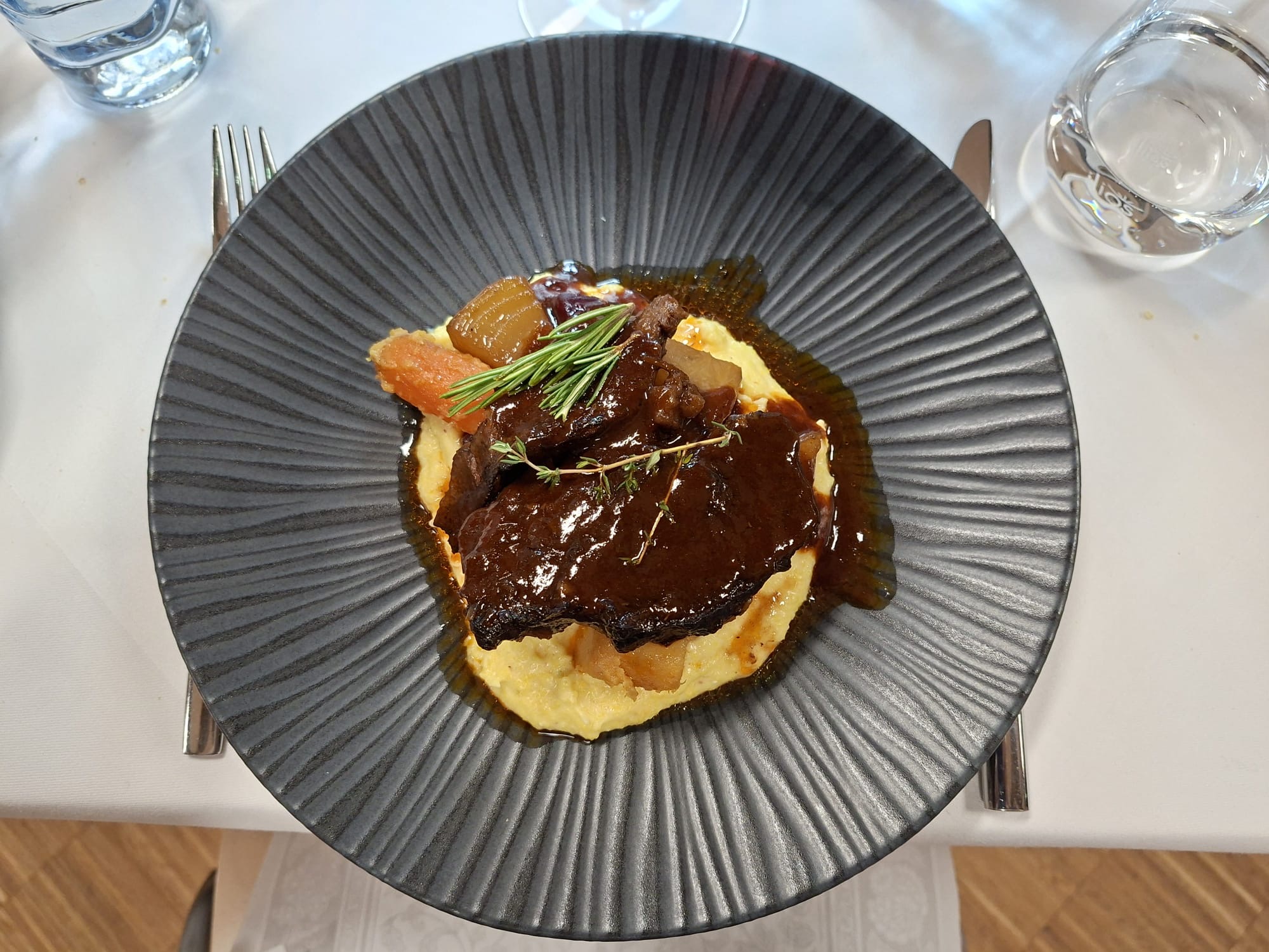 Rindsbackerl | Polenta | Rübengemüse