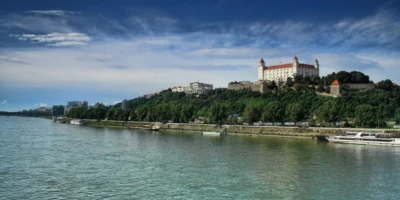 Ein Tag in der einzigen europäischen Hauptstadt, die an drei Staaten grenzt