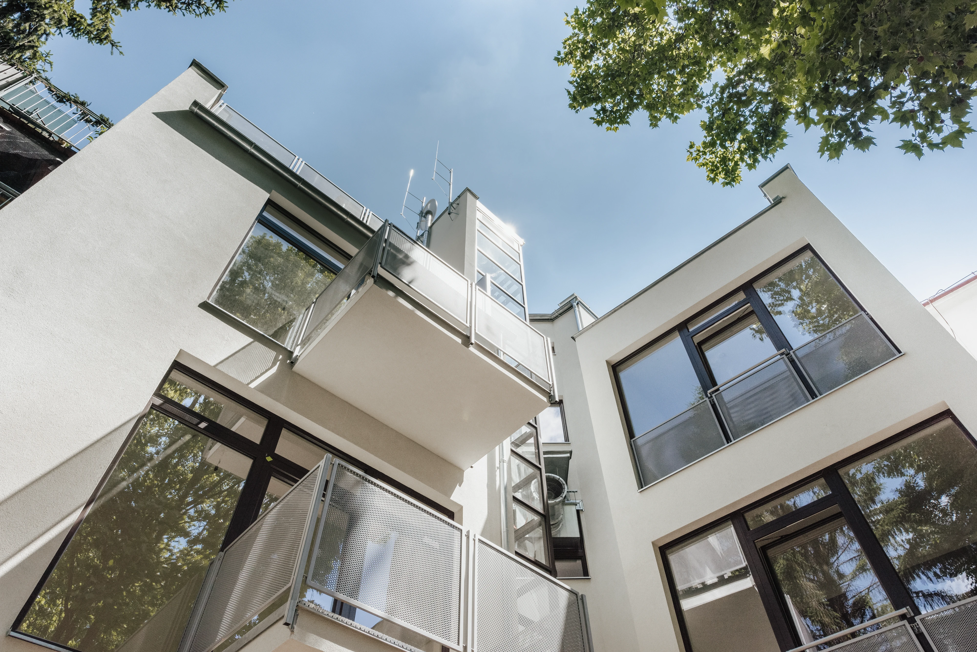 Innhoffassade mit Glasfronten