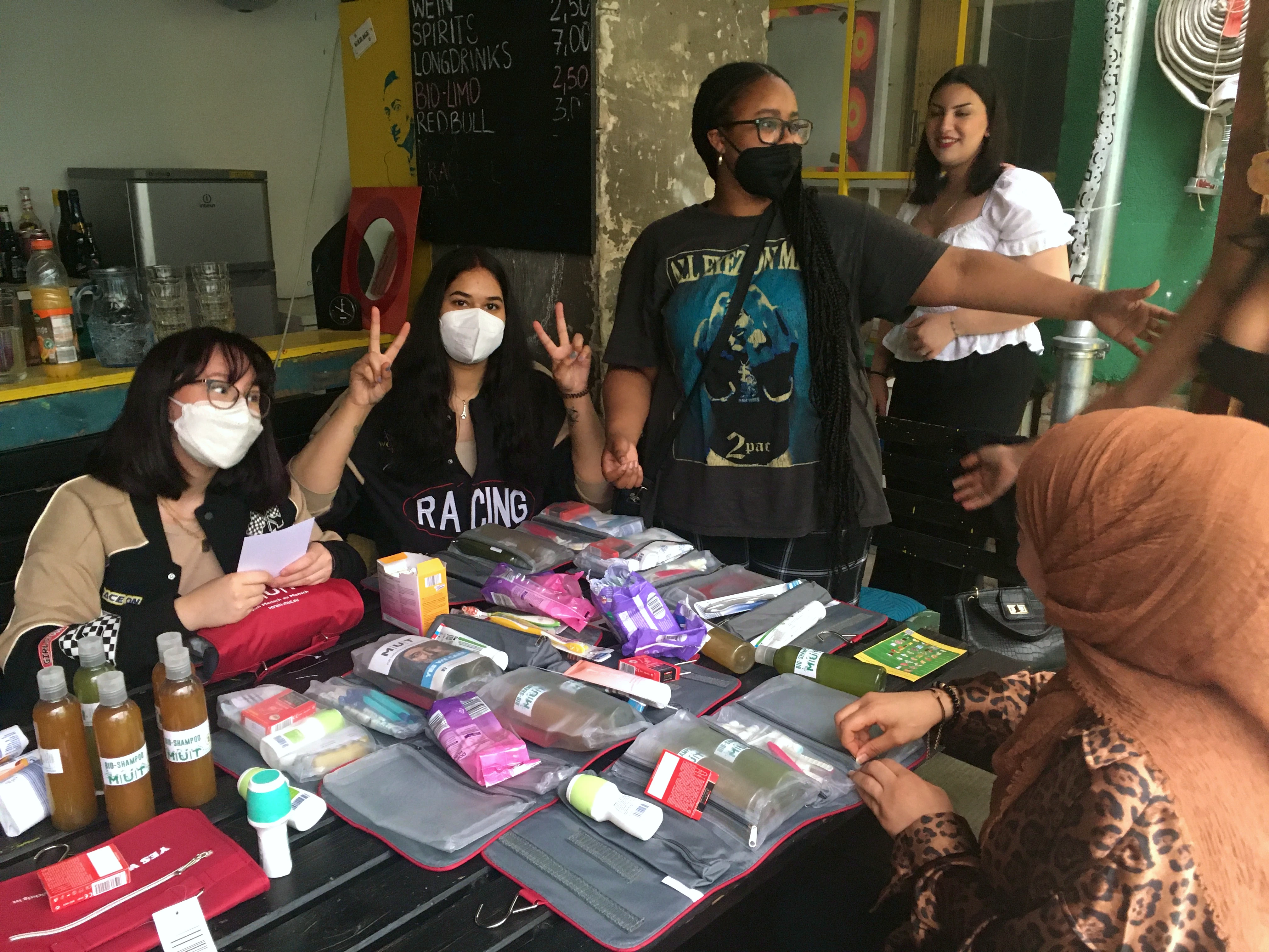Befüllung der Hygienetaschen