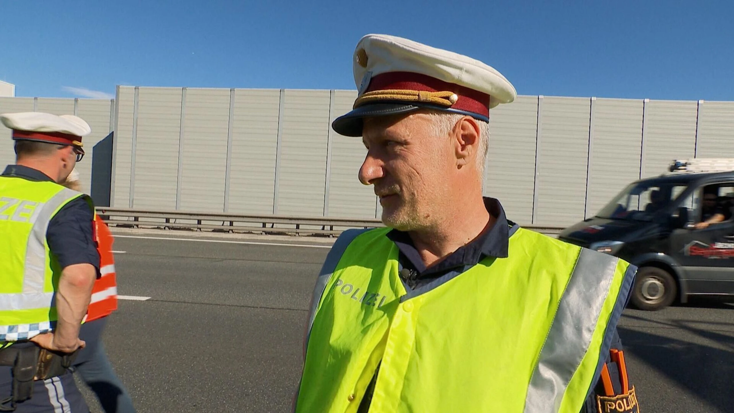 Polizei im Einsatz - Tatort Straße