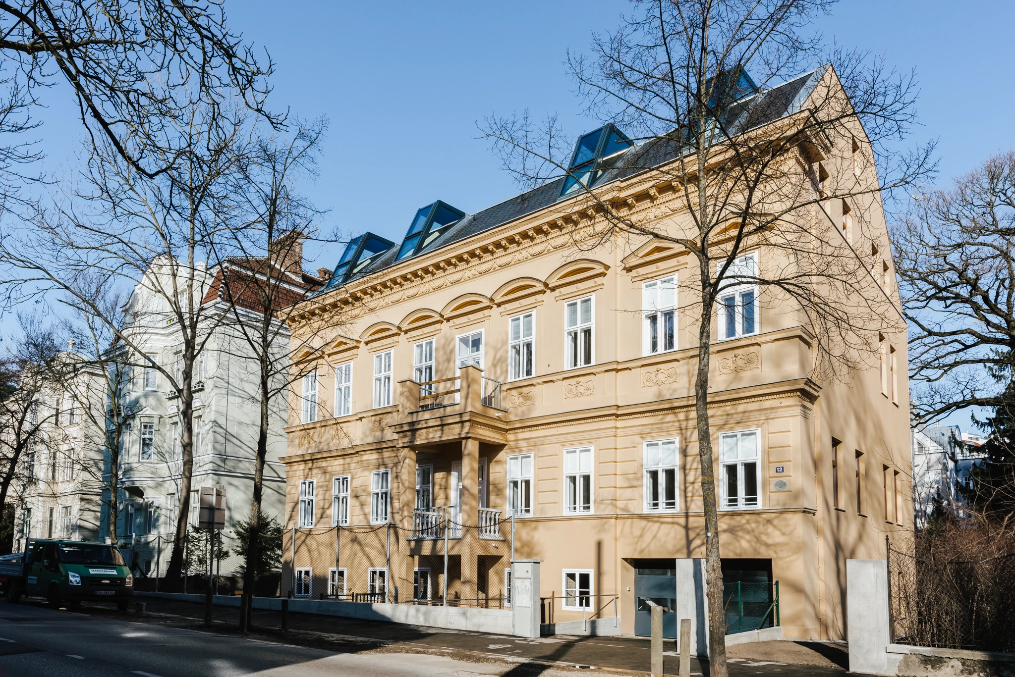 Ansicht Altbau Wohninvestment von Straße