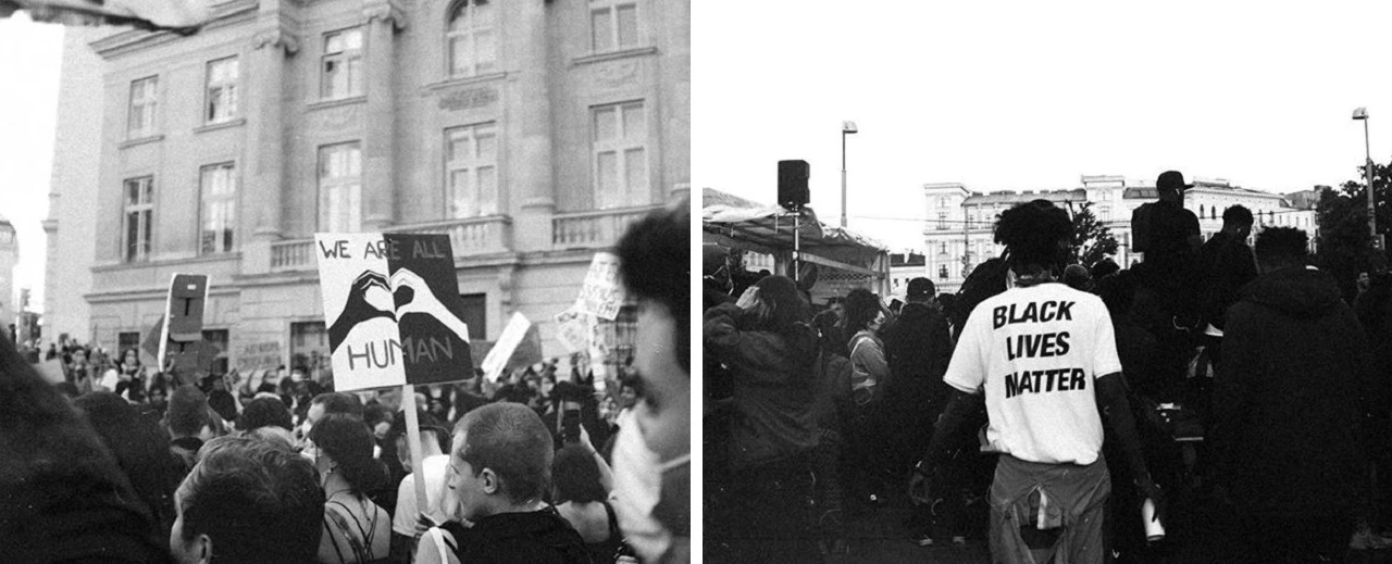 Schwarz-Weiß Fotos von Demonstrationen für soziale Gerechtigkeit und Gleichberechtigung mit Schildern 