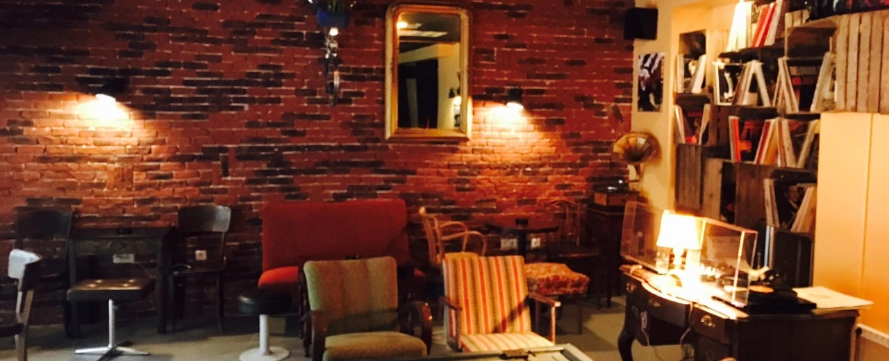 © Needle Vinyl Bar