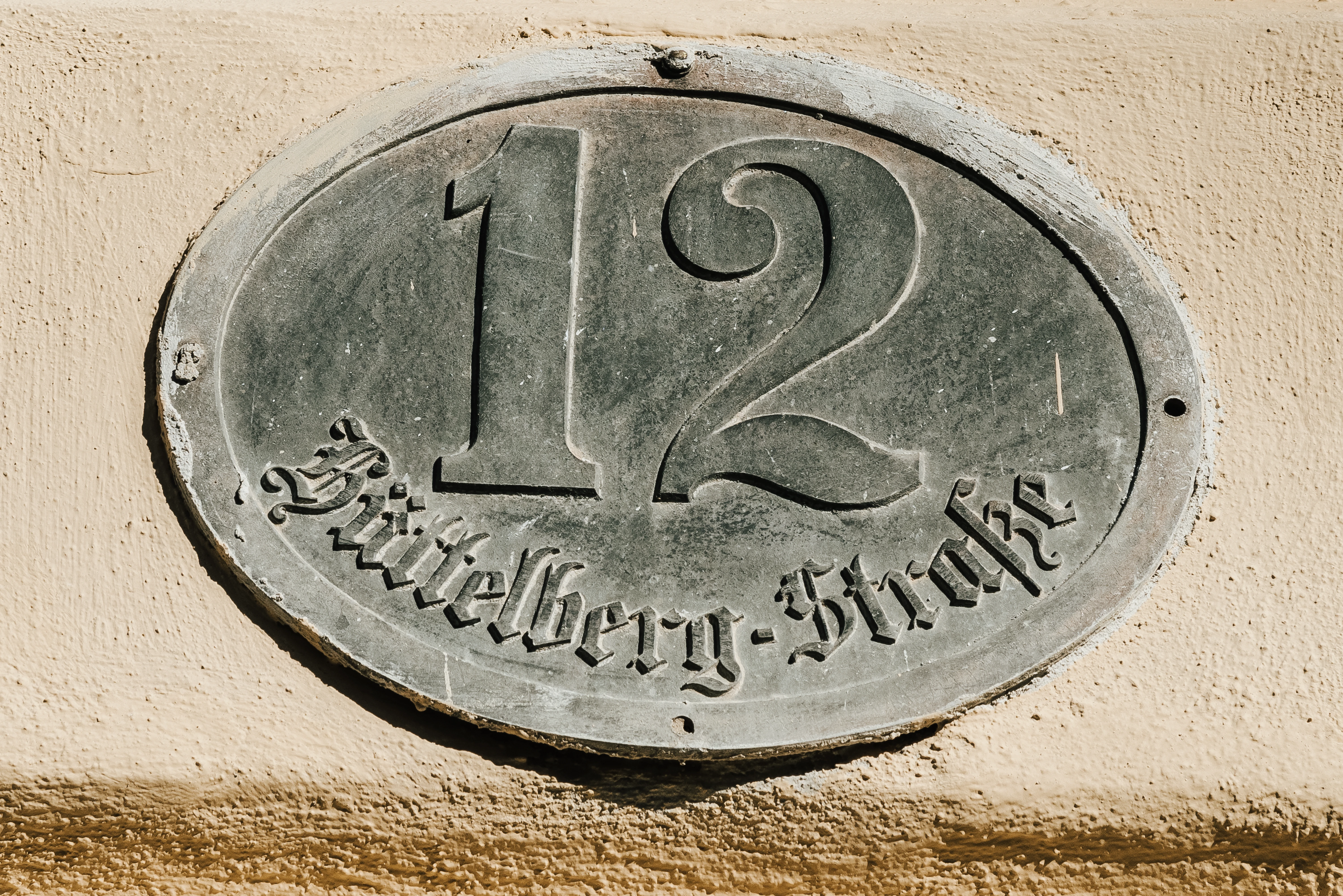 Hausnummernschild Hüttelbergstraße 12