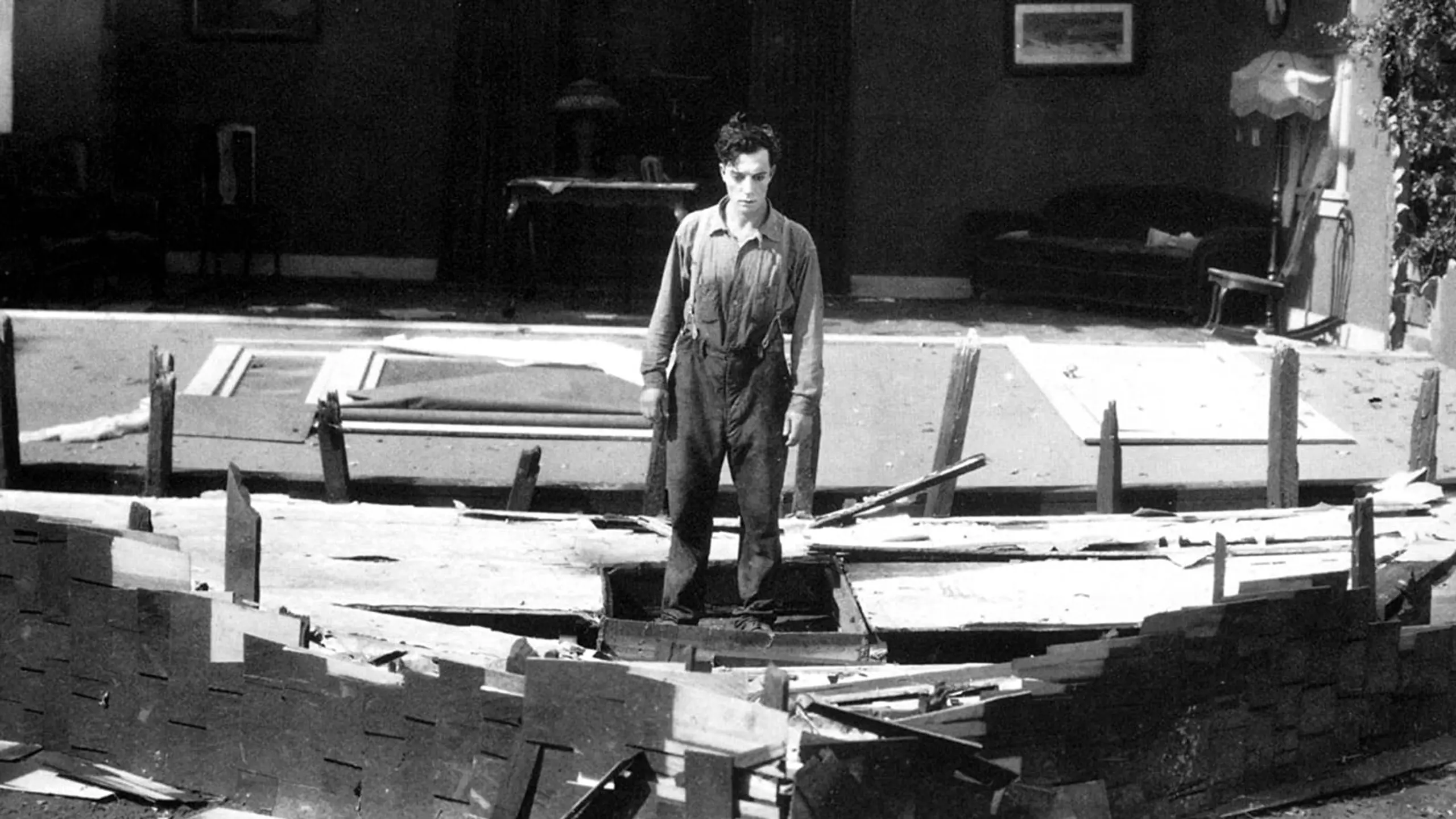 Buster Keaton - Steamboat Bill jr.