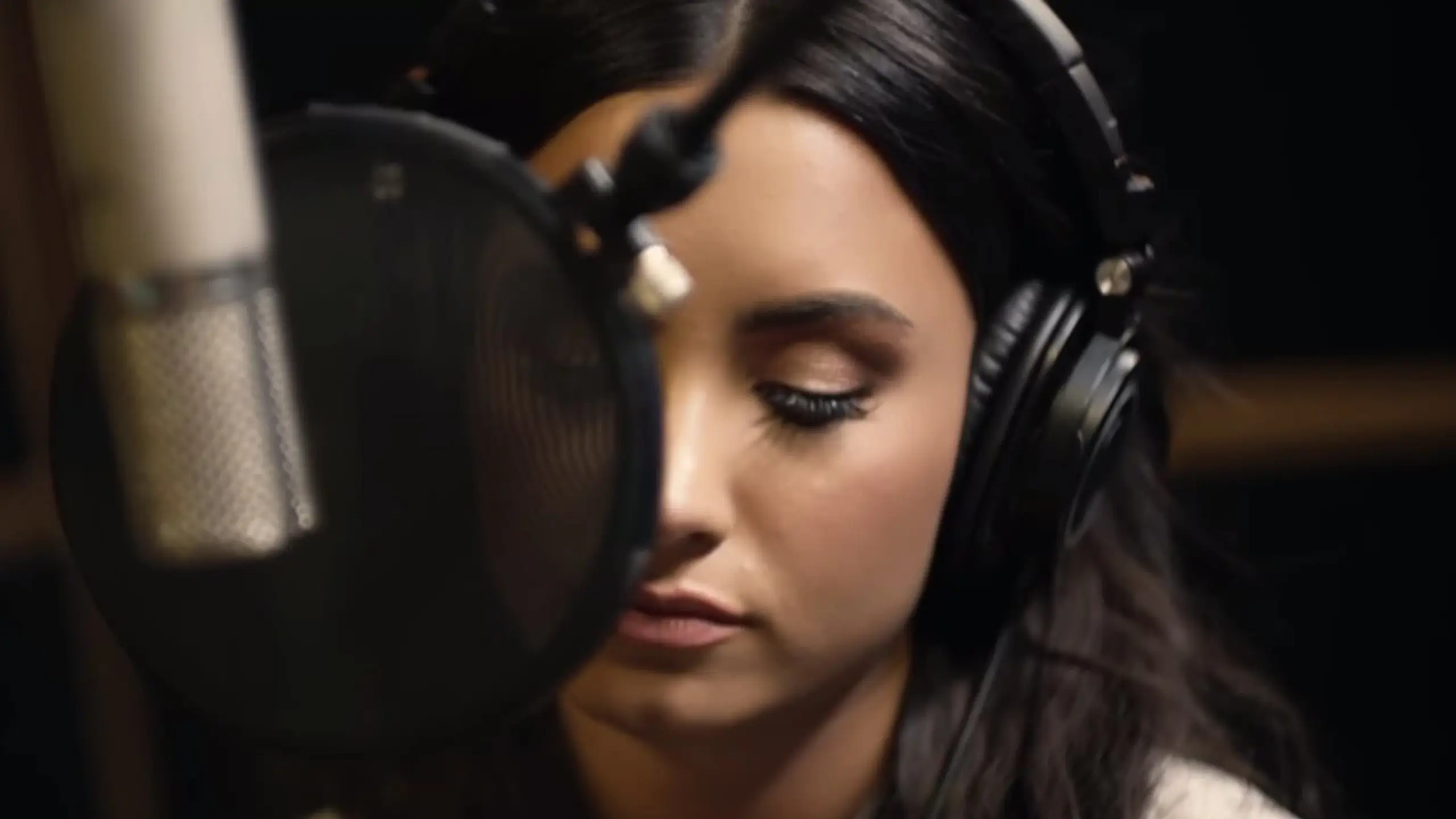 Demi Lovato: Simply Complicated