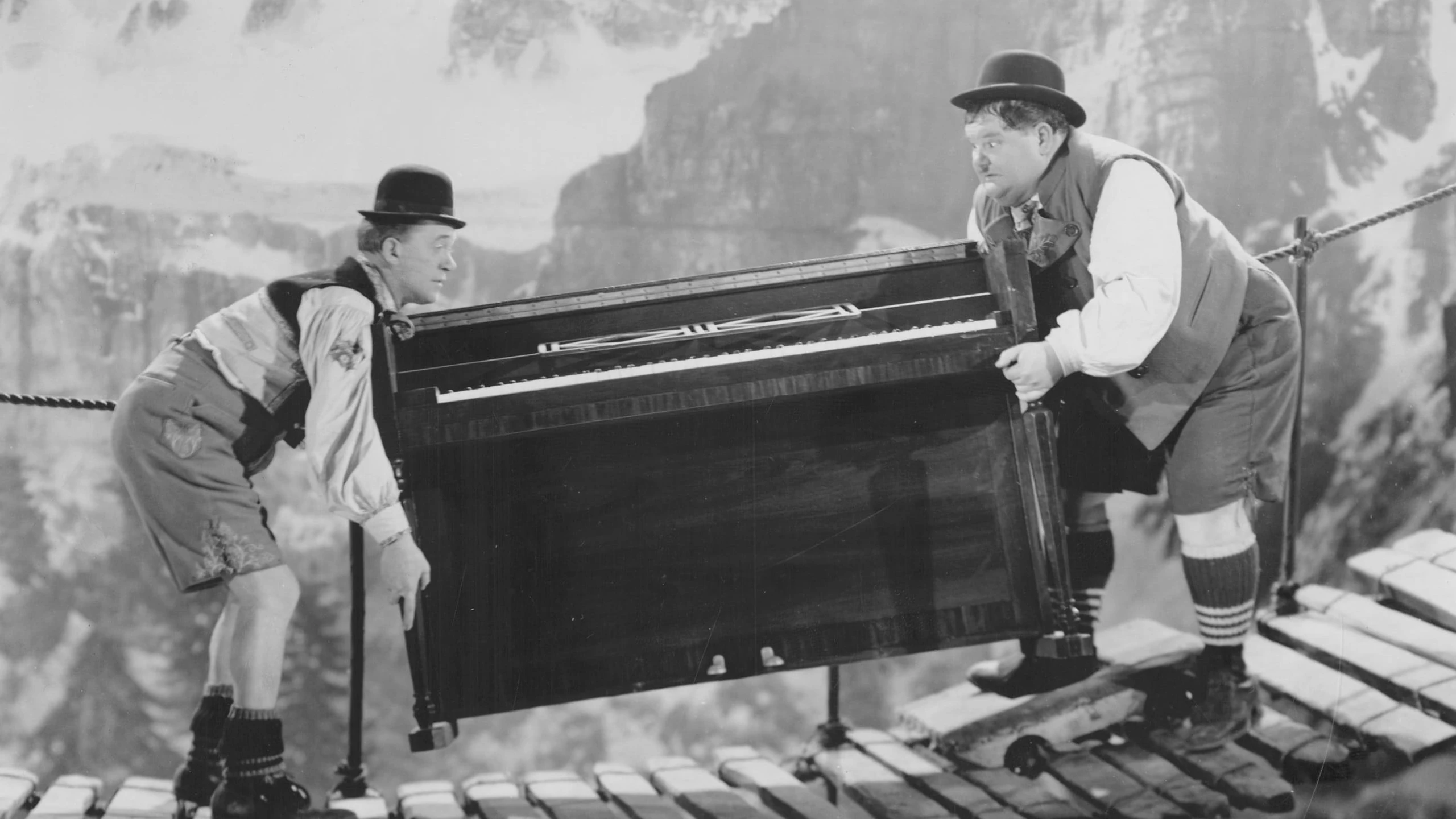 Dick und Doof als Salontiroler