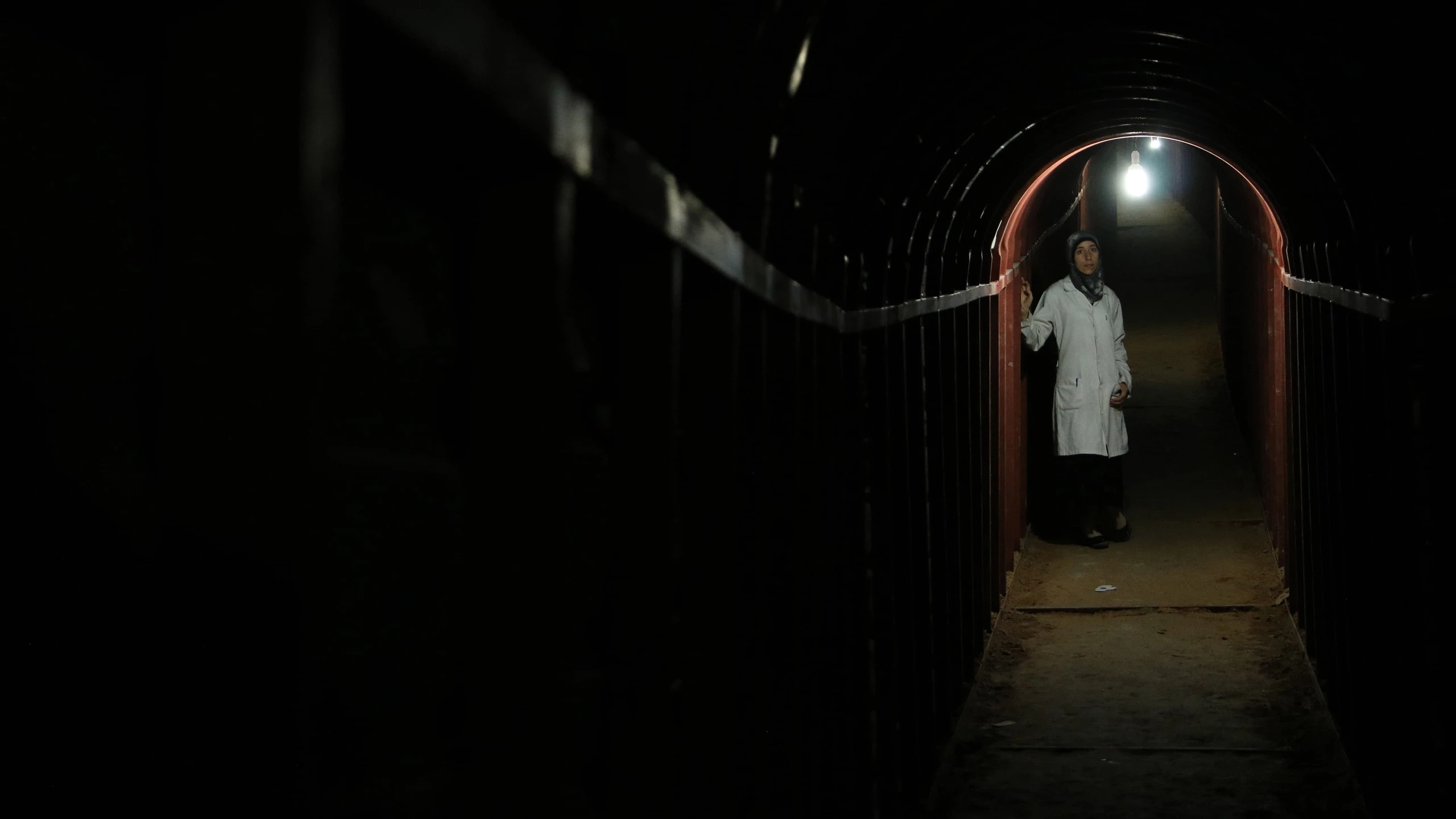 Klinik im Untergrund – The Cave