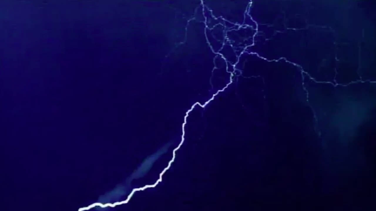 100 Millionen Volt - Inferno am Himmel