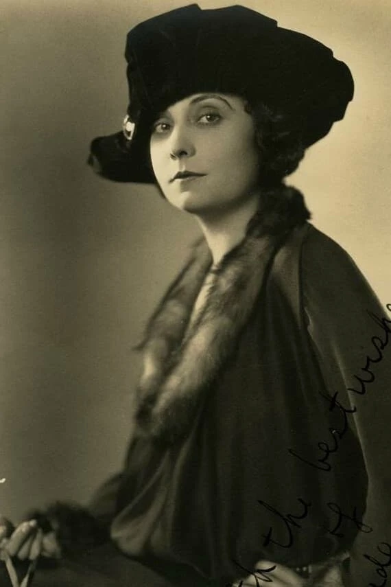 Foto von Maude George