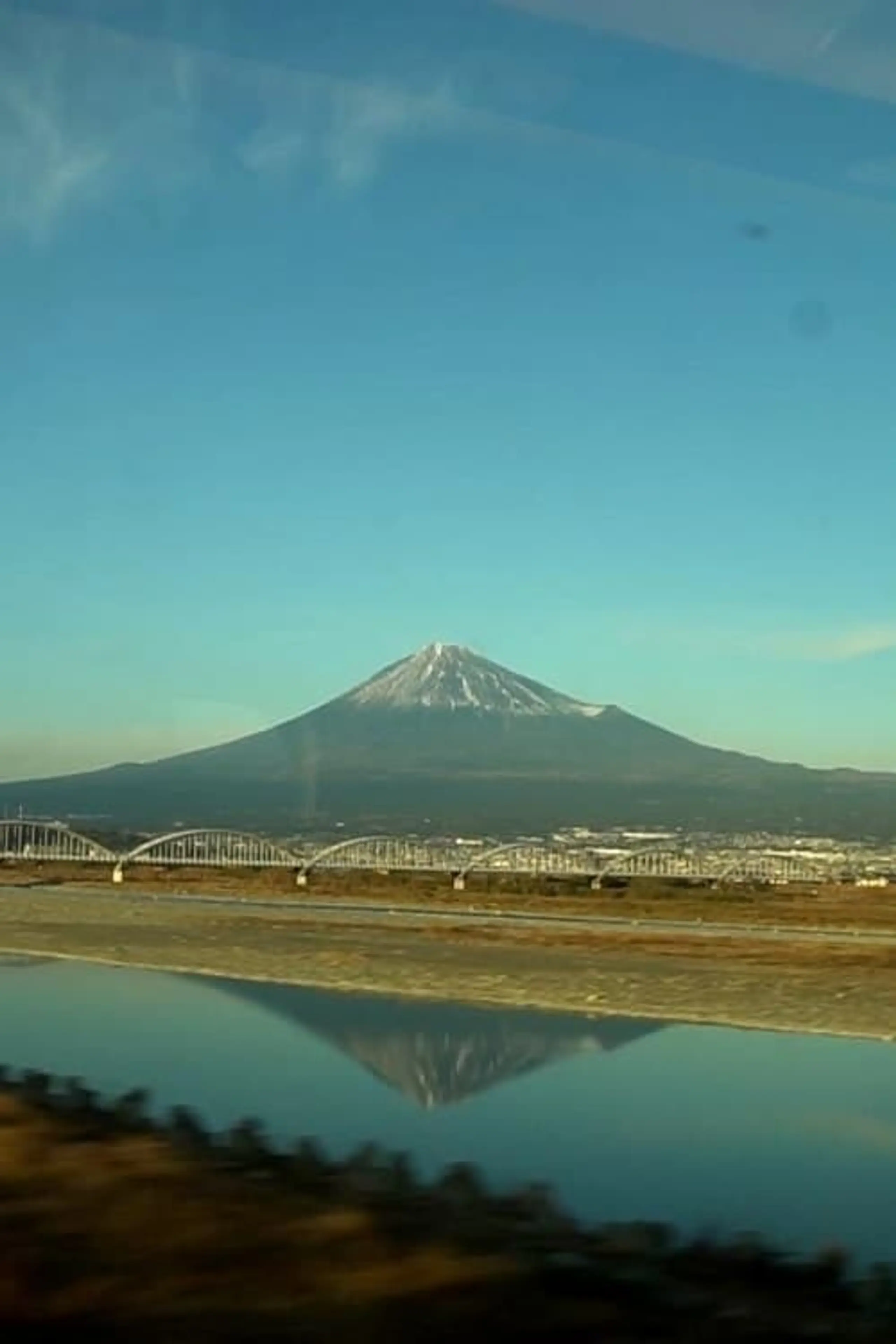 Le Mont Fuji vu d'un train en marche