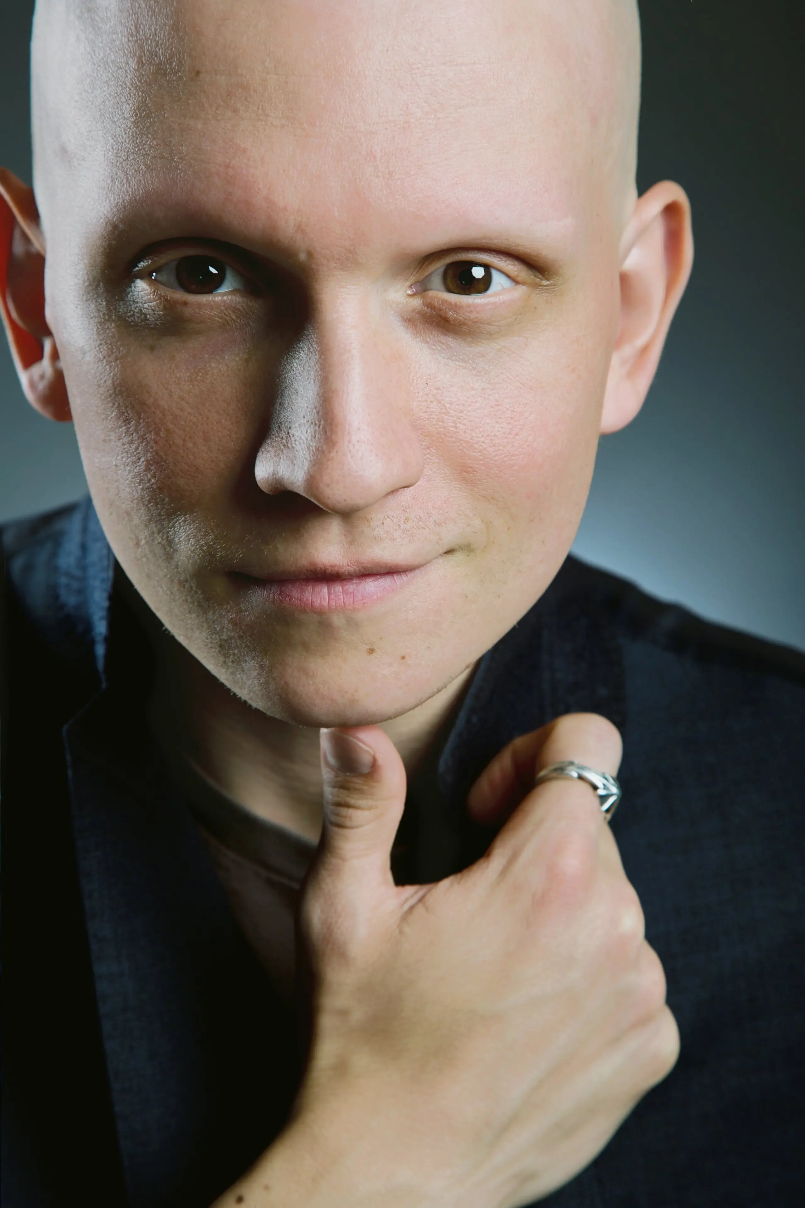 Foto von Anthony Carrigan