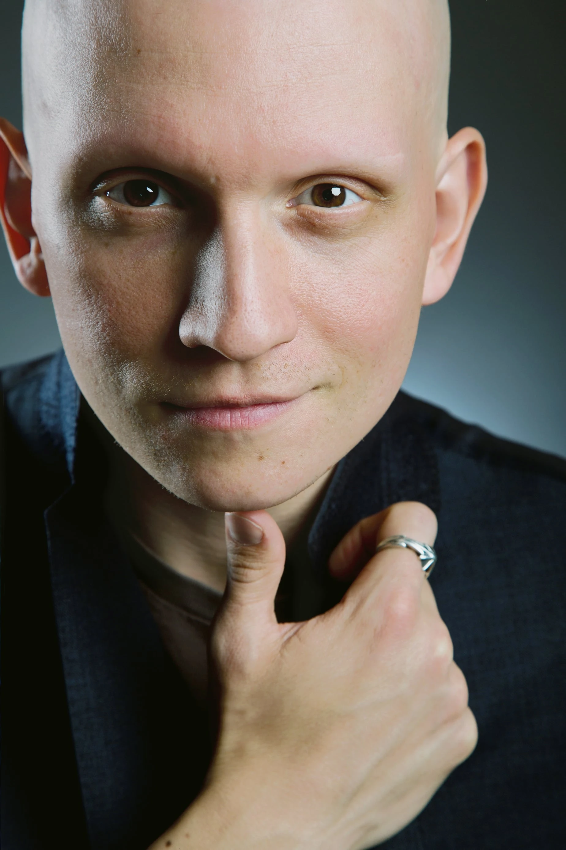 Foto von Anthony Carrigan