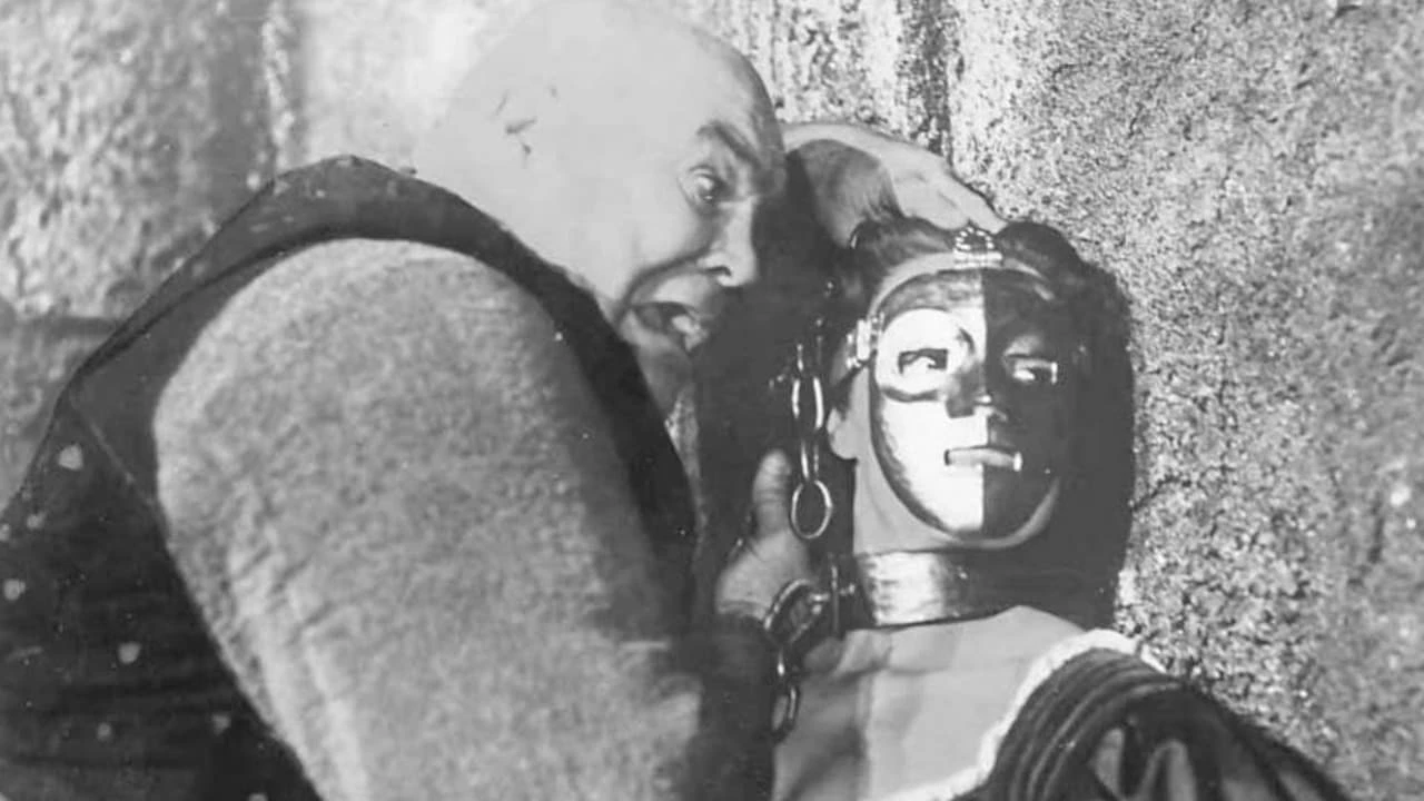 Die Frau mit der eisernen Maske