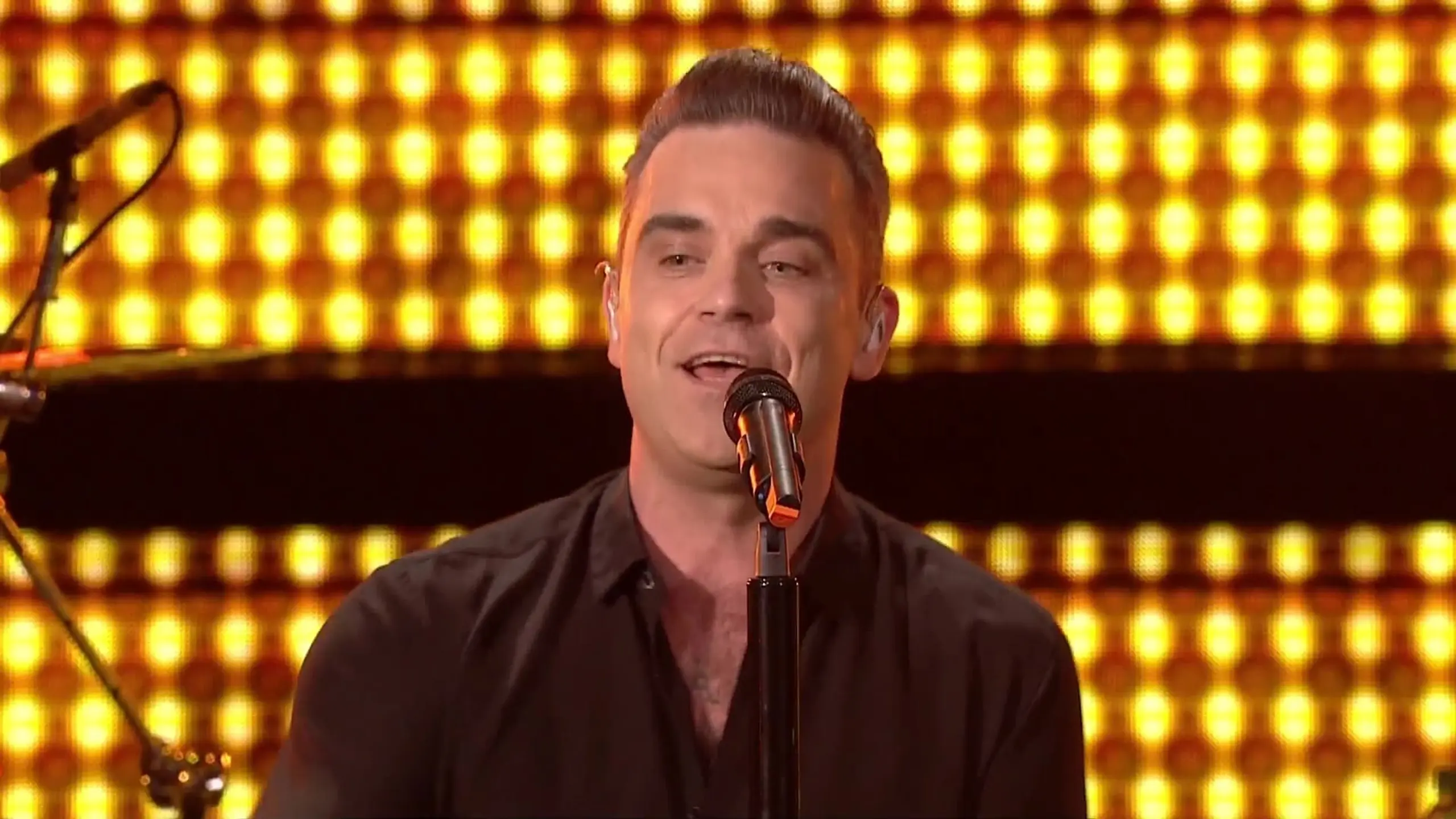 Robbie Williams Rocks Big Ben Live