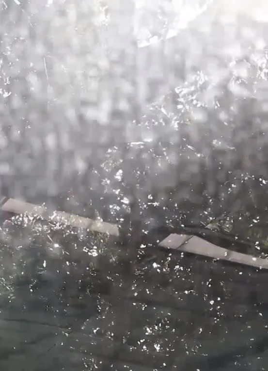 A tinta esbate-se em forma de onda