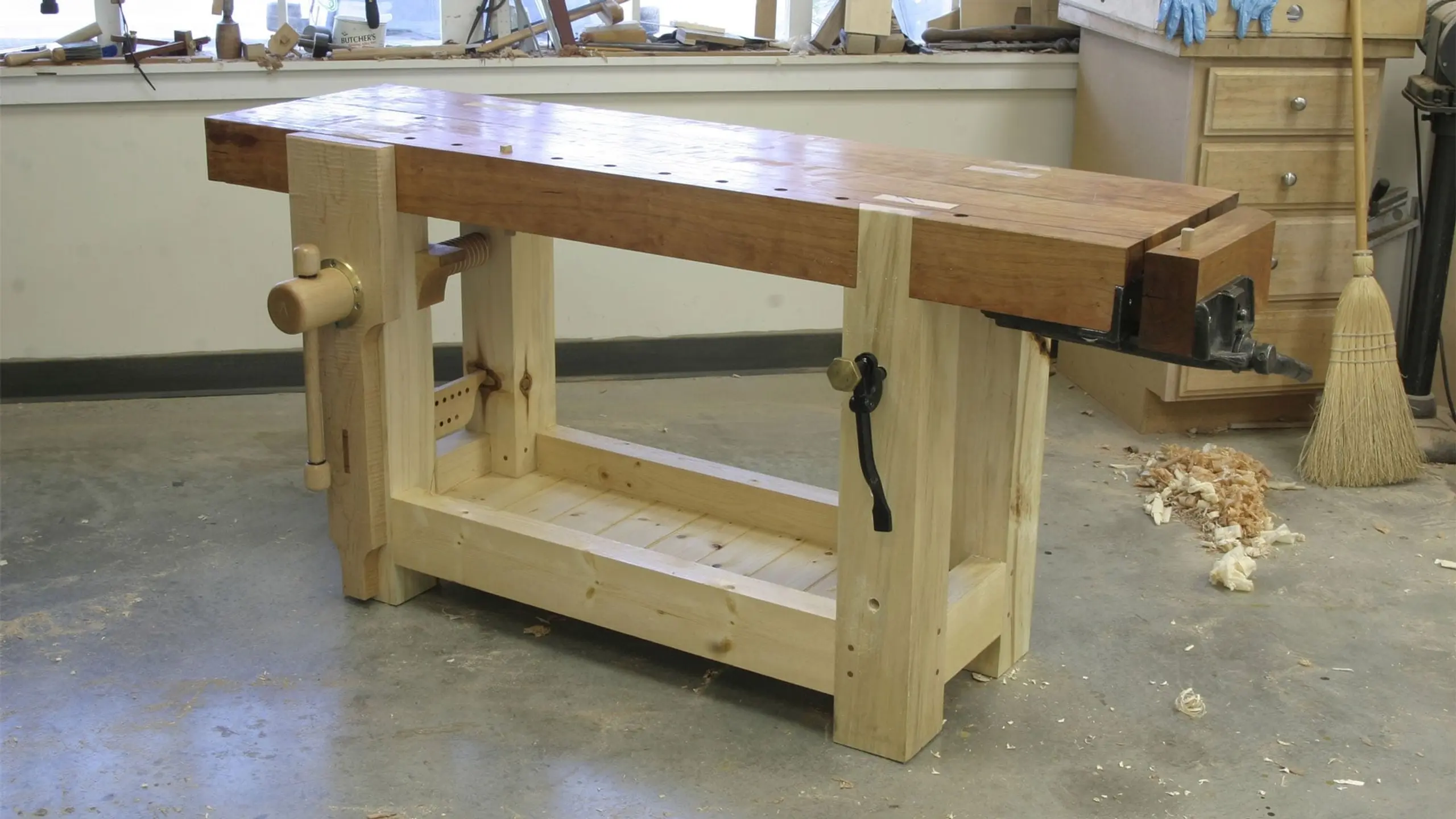 Build an 18th-century Workbench