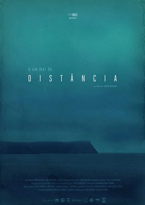 A Um Mar de Distância