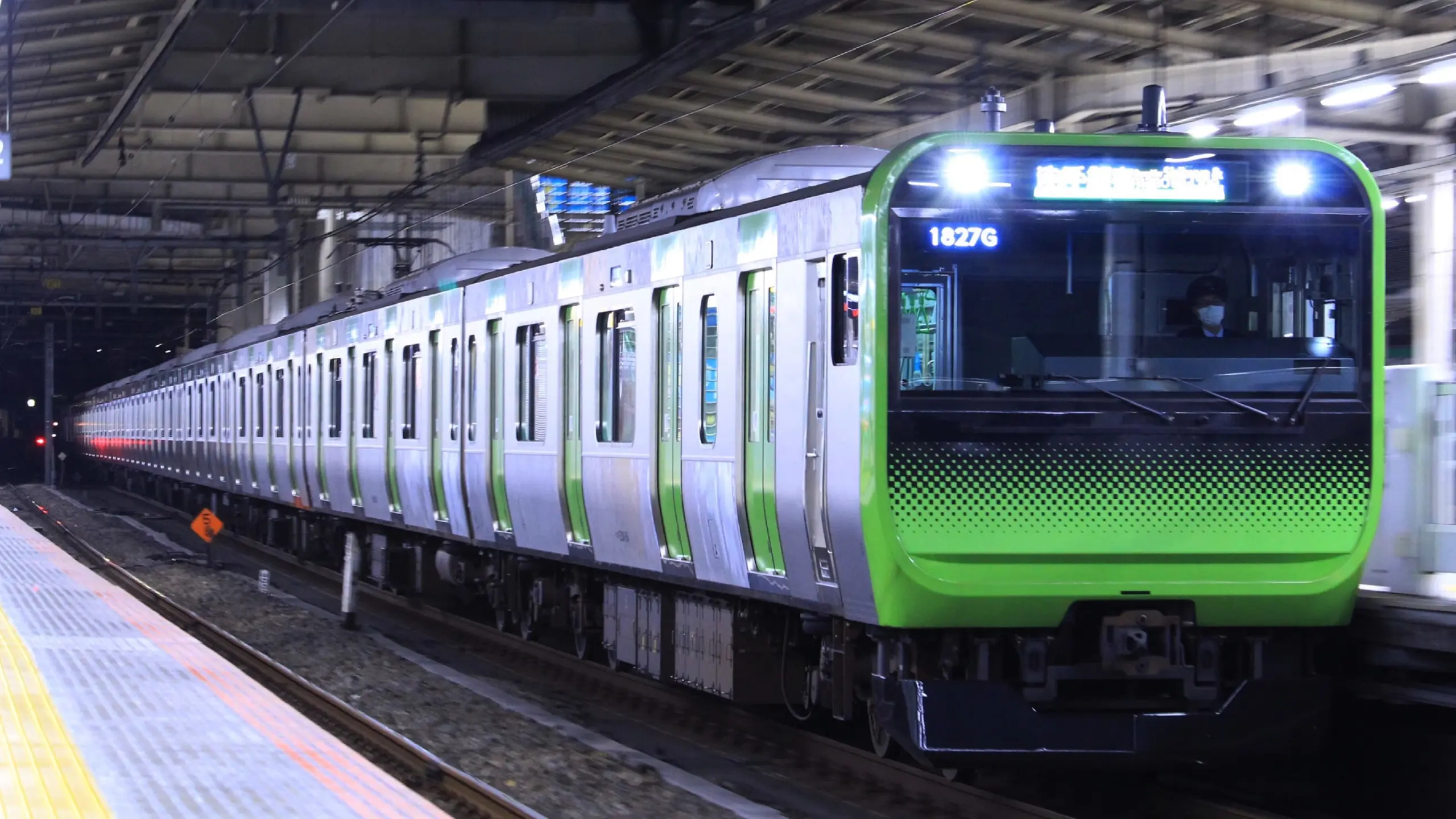 Train Night View 夜の山手線 内回り