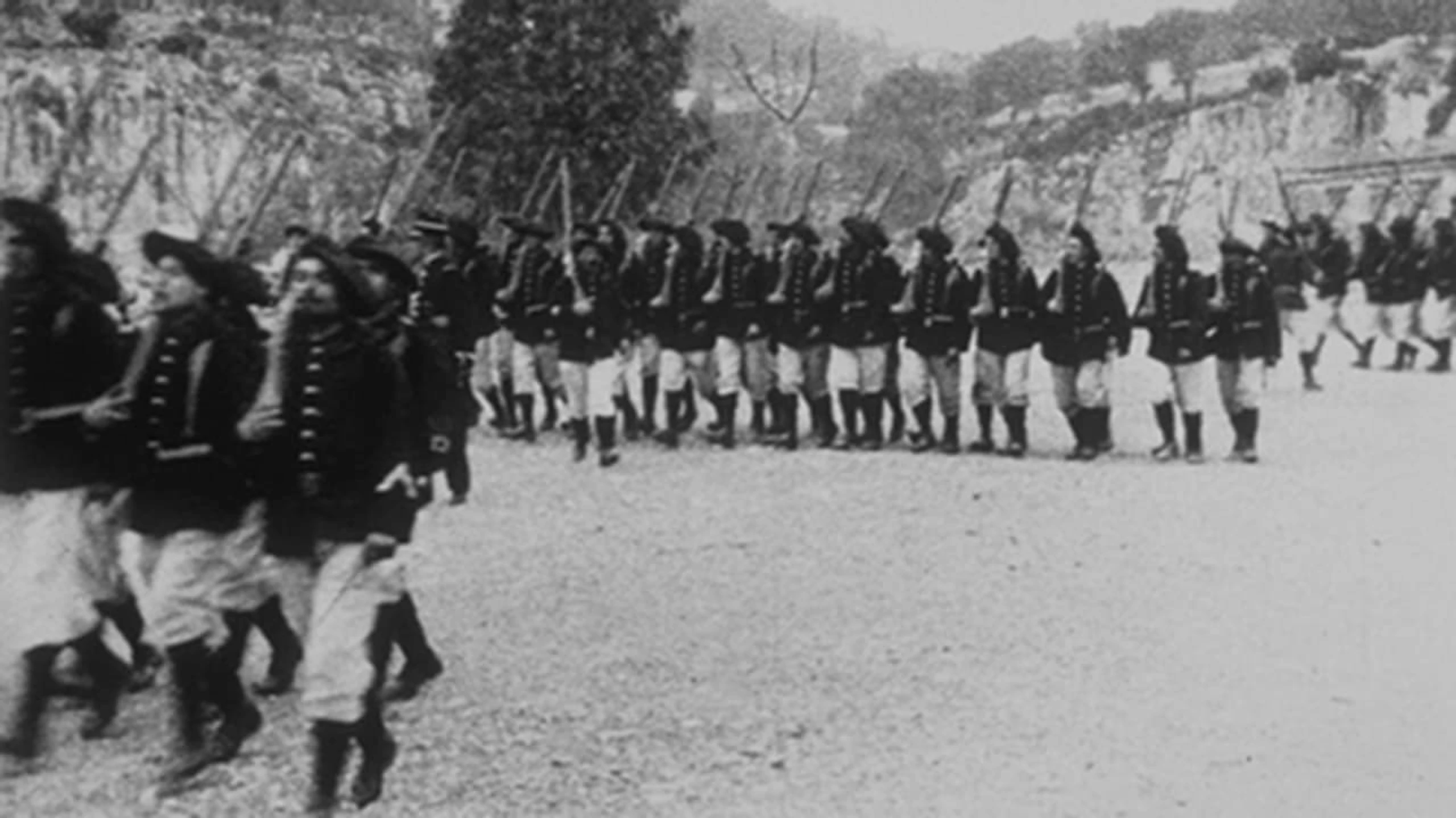 24ème chasseurs alpins : défilé au pas de gymnastique