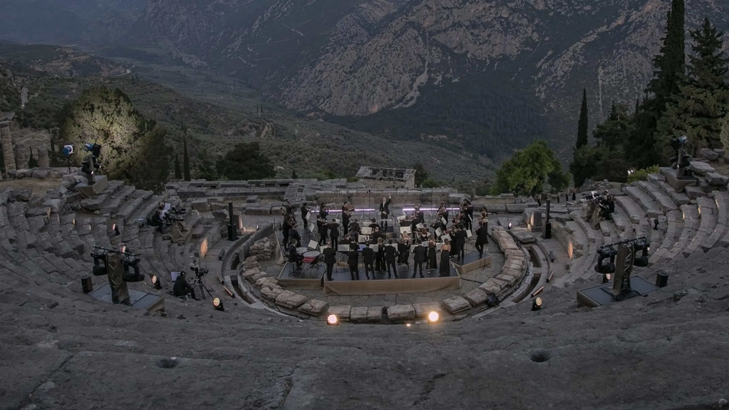 Currentzis & Sasha Waltz: Beethoven’s Symphony No. 7 at the ancient theater of Delphi