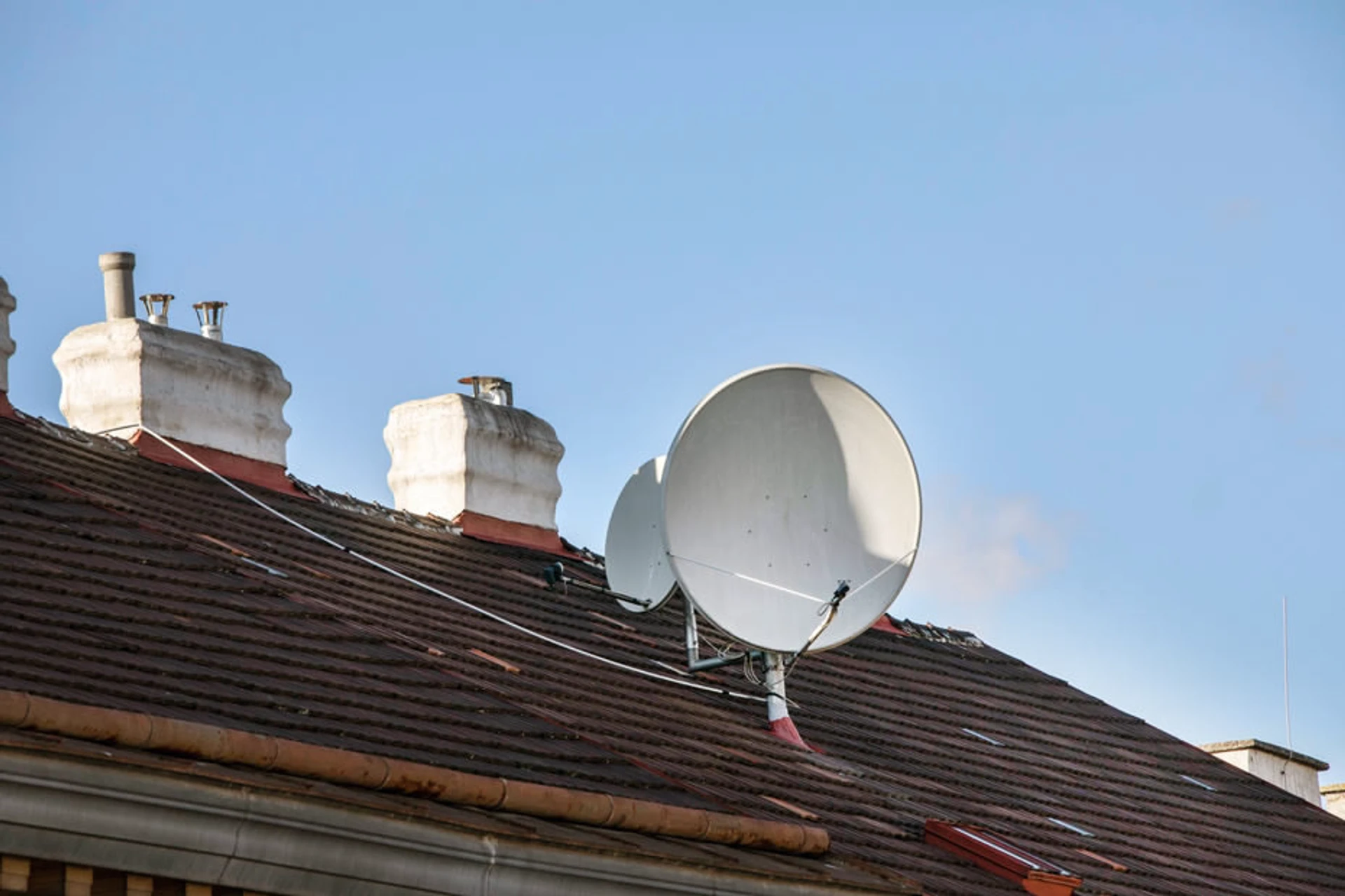 Fernsehen in Österreich: TV-Sender, Nutzung, Empfangswege & Programme