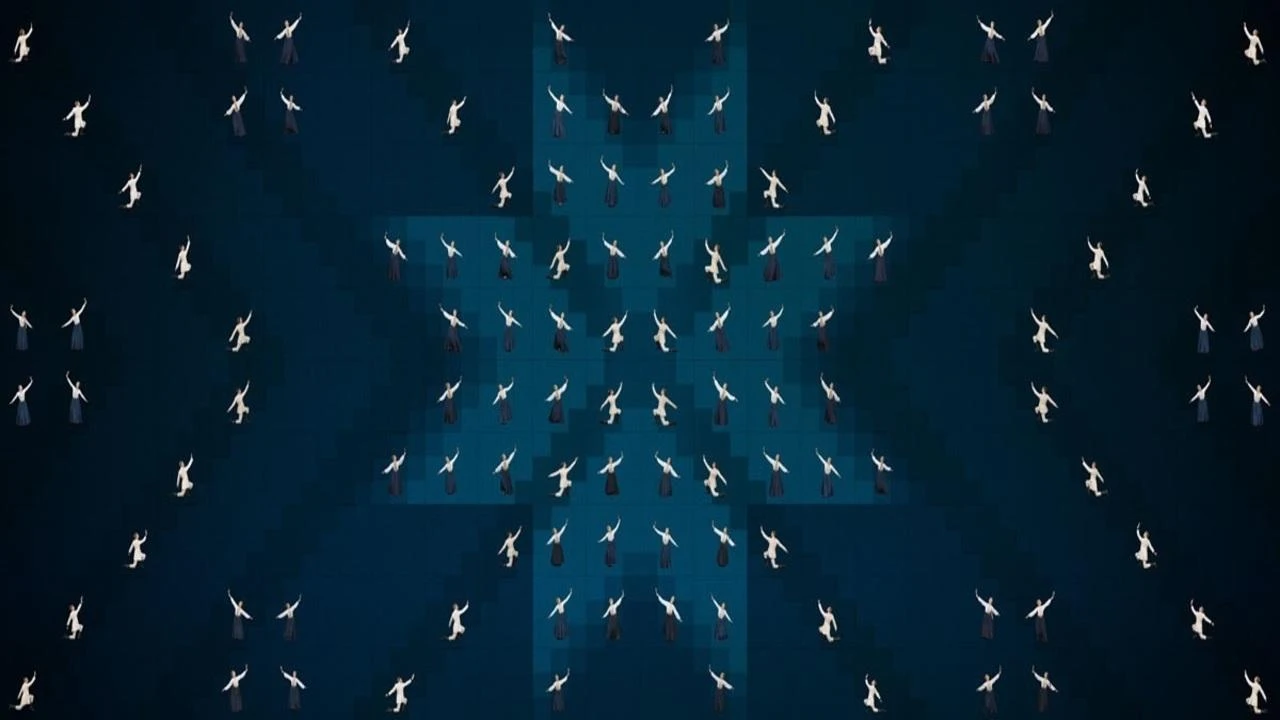 Latvju zīmēs rotāties