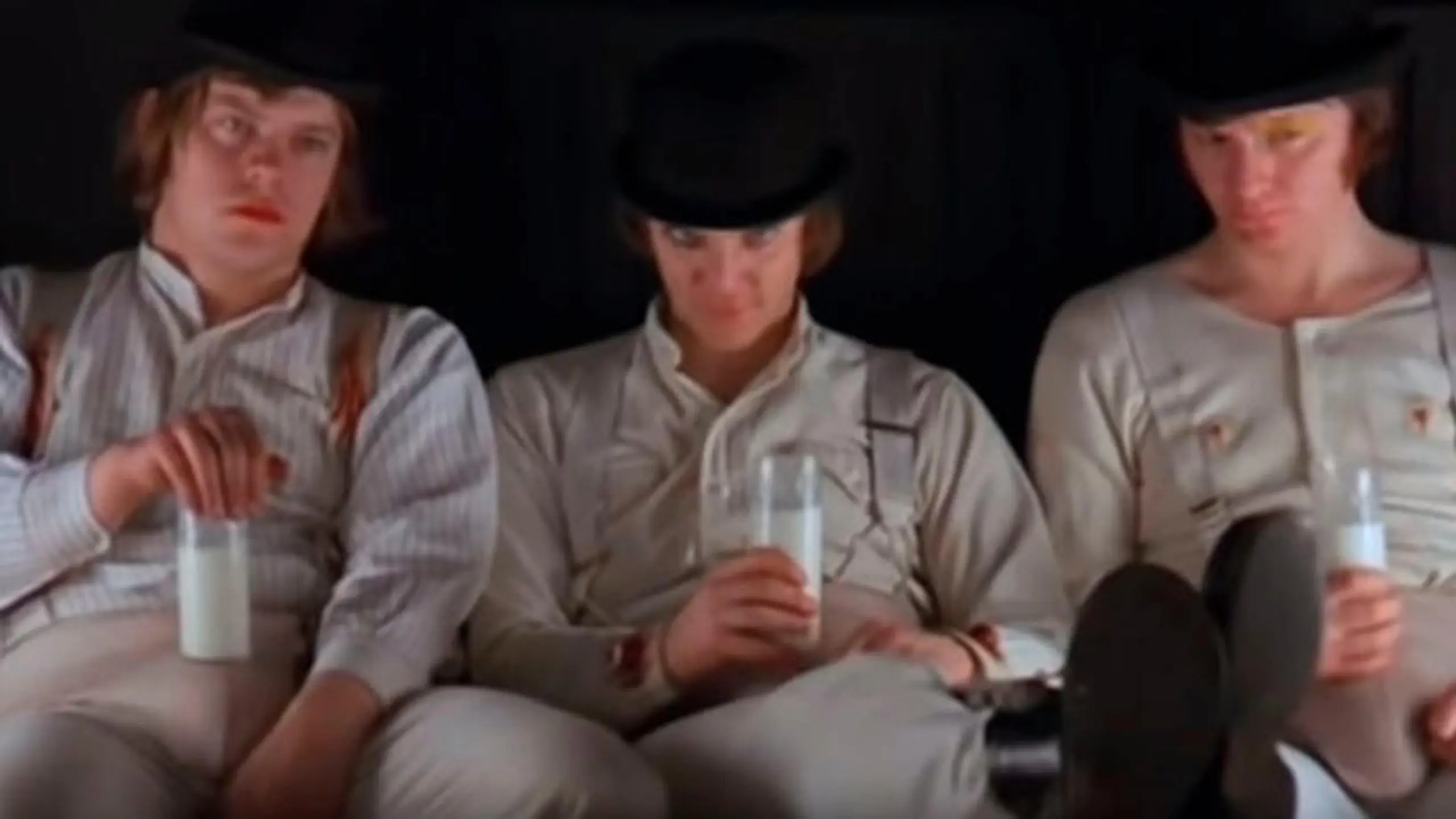 Alex (Malcolm McDowell, M.) und seine Droogs aus Stanley Kubricks „A Clockwork Orange“ zählen zu den bekanntesten „Milchbubis“ der Filmgeschichte