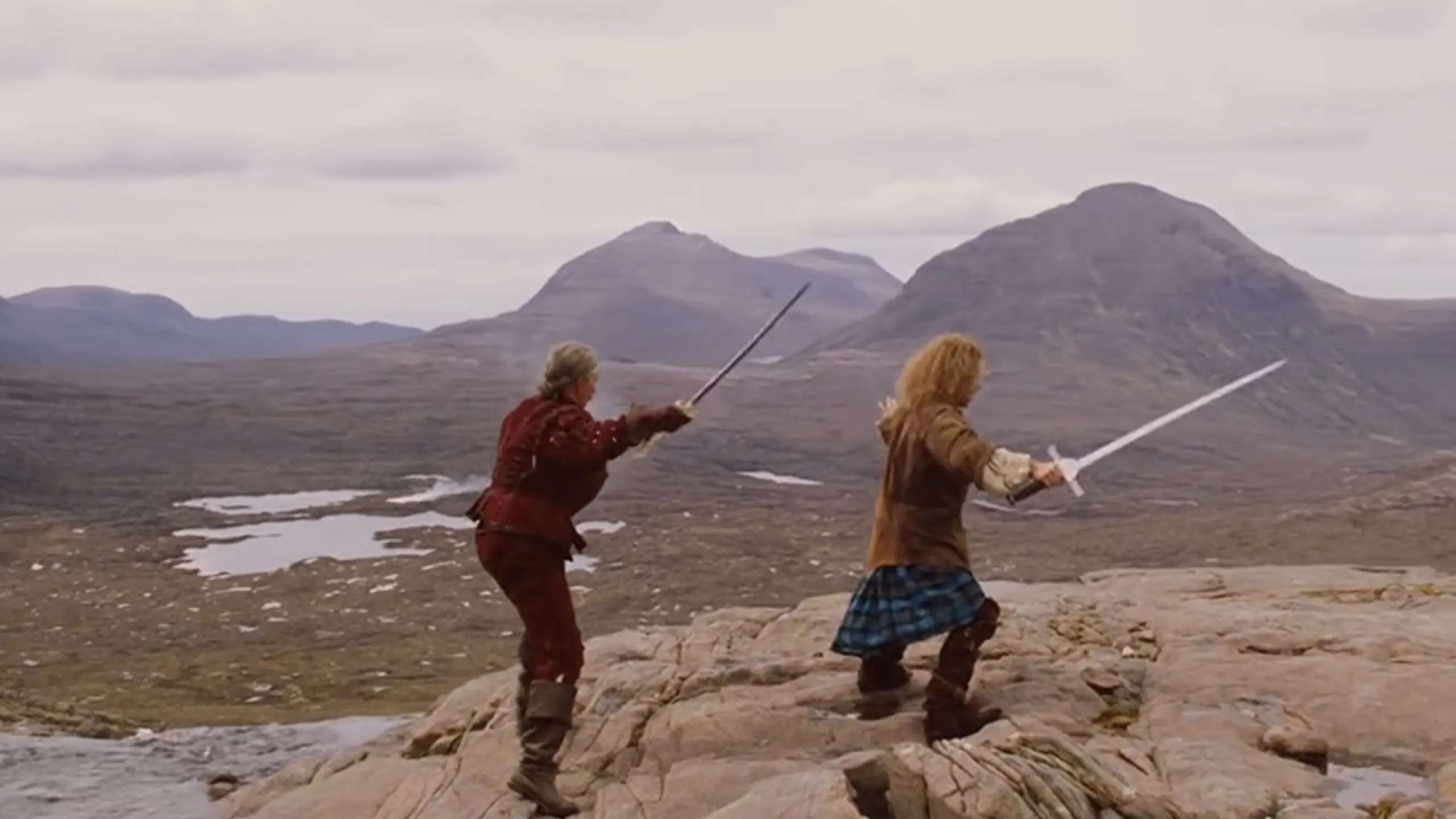 Sean Connery und Christopher Lambert trainieren im kultigen Abenteuerfilm „Highlander – Es kann nur einen geben“ (1986) in den schottischen Highlands