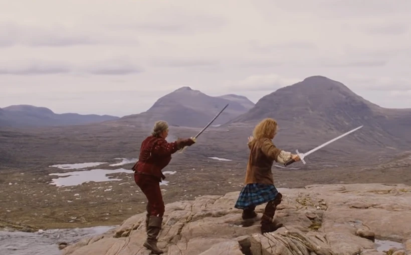 Sean Connery und Christopher Lambert trainieren im kultigen Abenteuerfilm „Highlander – Es kann nur einen geben“ (1986) in den schottischen Highlands