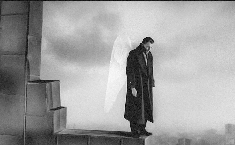 Bruno Ganz spielt in Der Himmel über Berlin den Engel Damiel. Wim Wenders verfilmte den gleichnamigen Roman von Peter Handke