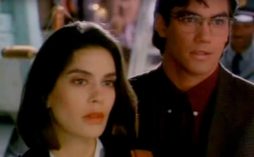 Die Serie Superman – Die Abenteuer von Lois & Clark lief von 1993 bis 1997 im Fernsehen und wurde bis heute nie aufgelöst!