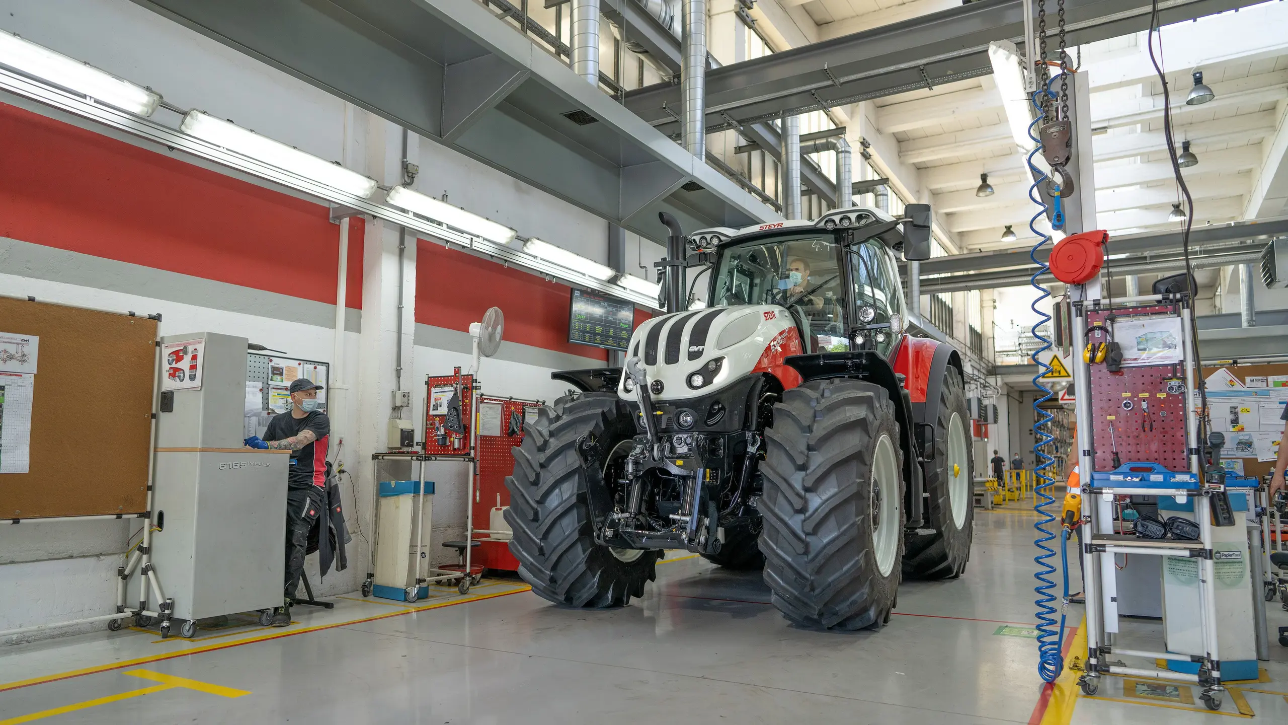 Traktorproduktion im Werk von CNH Industrial Österreich in St. Valentin