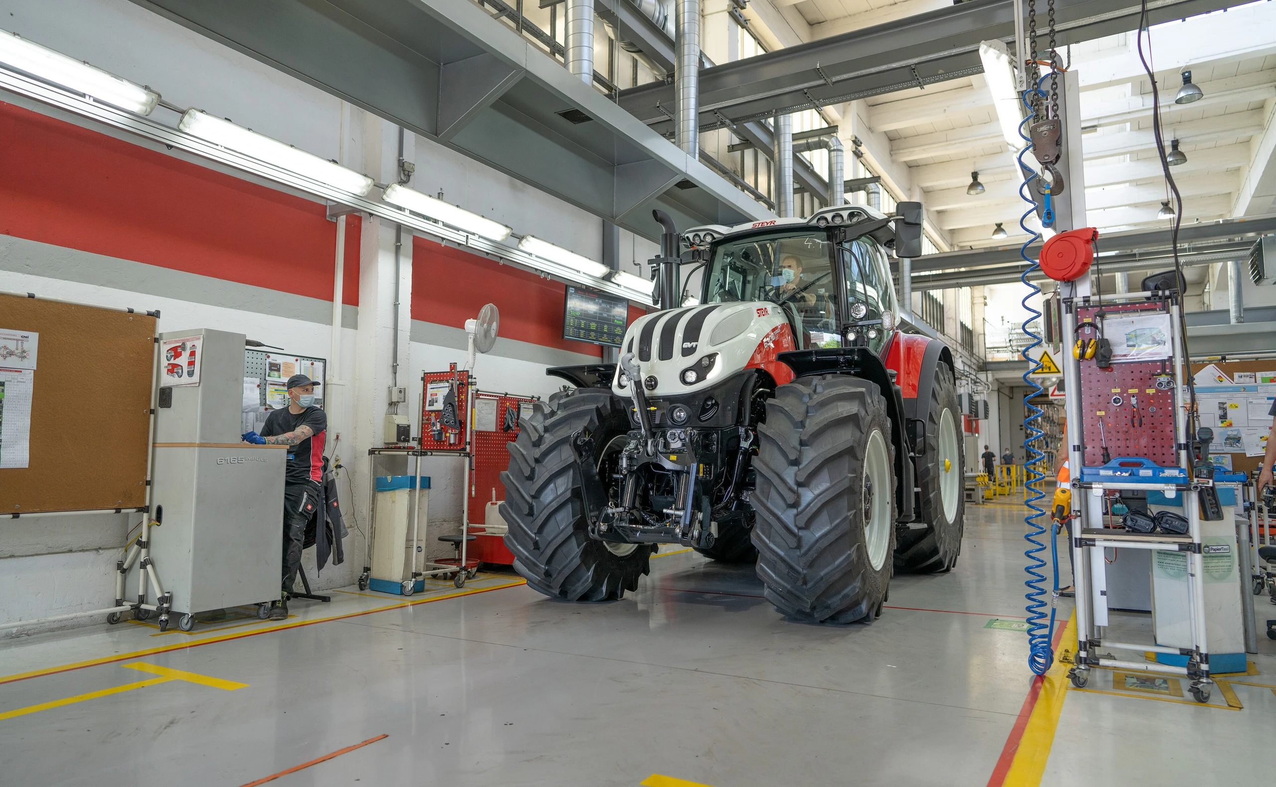 Traktorproduktion im Werk von CNH Industrial Österreich in St. Valentin
