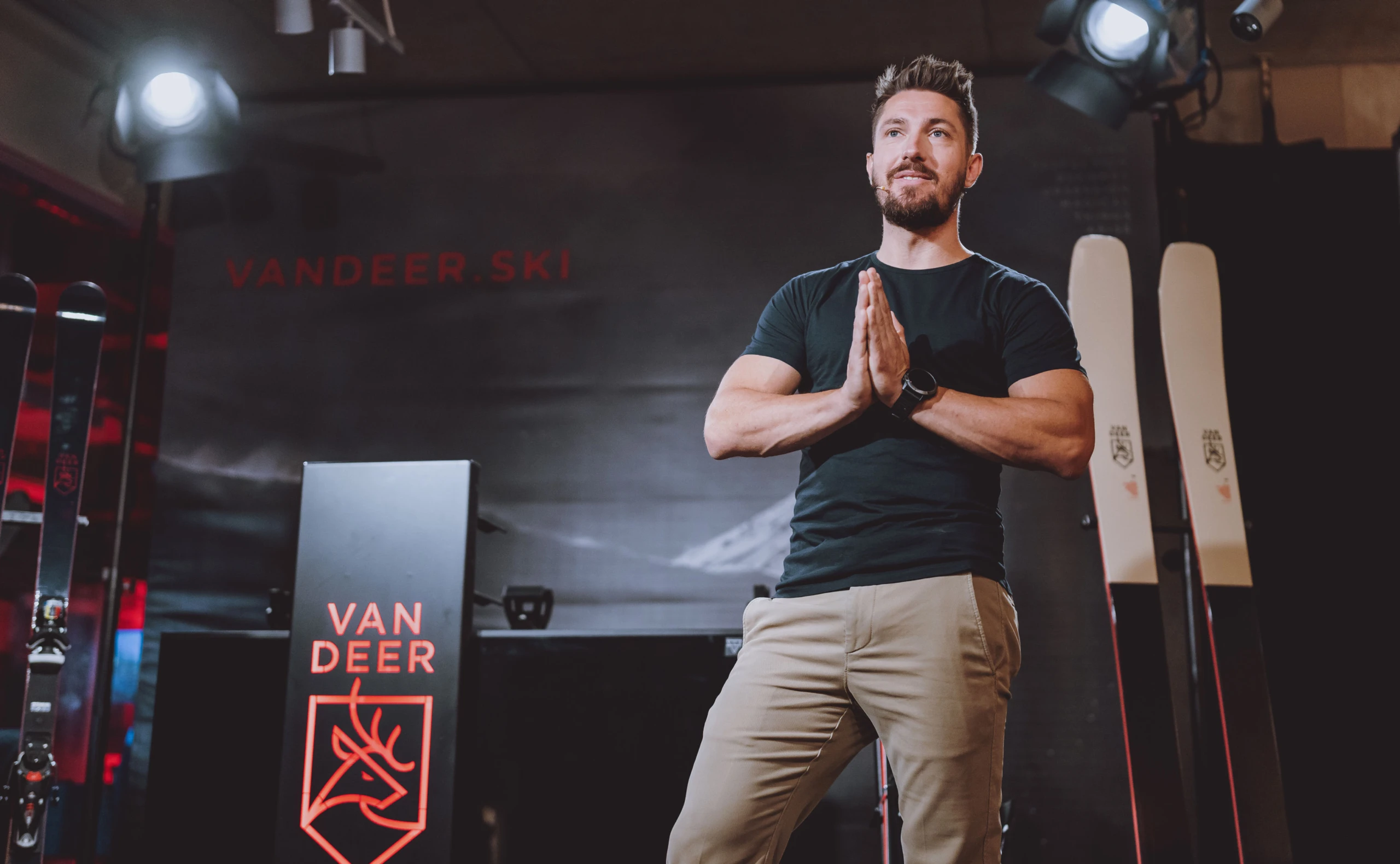 Marcel Hirscher präsentiert seine Ski-Marke "Van Deer"