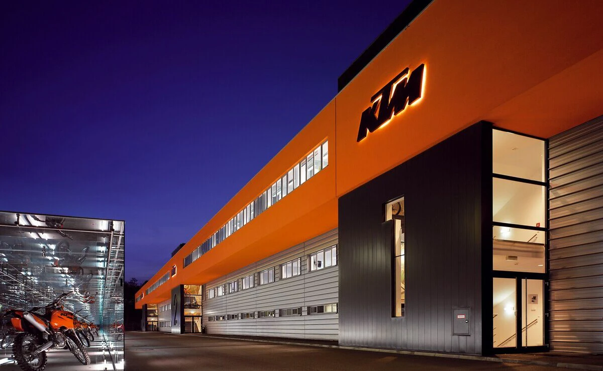 Das KTM Motorrad Headquarter der Pierer Mobility AG in Mattighofen