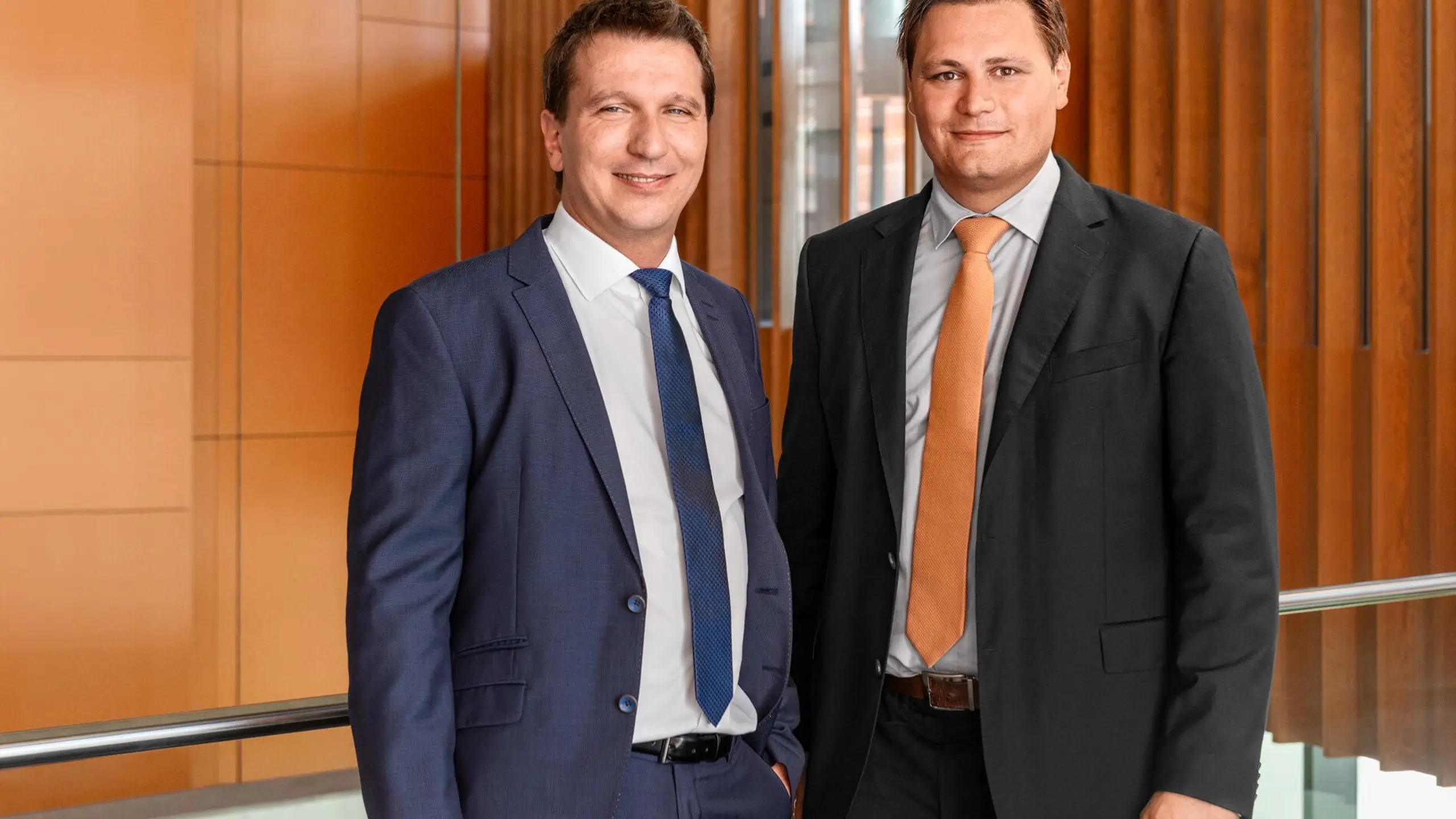 Die Blum Group Holding steht zu 100 % in Familienbesitz und wird in dritter Generation von den Cousins Philipp (li.) und Martin Blum geführt.