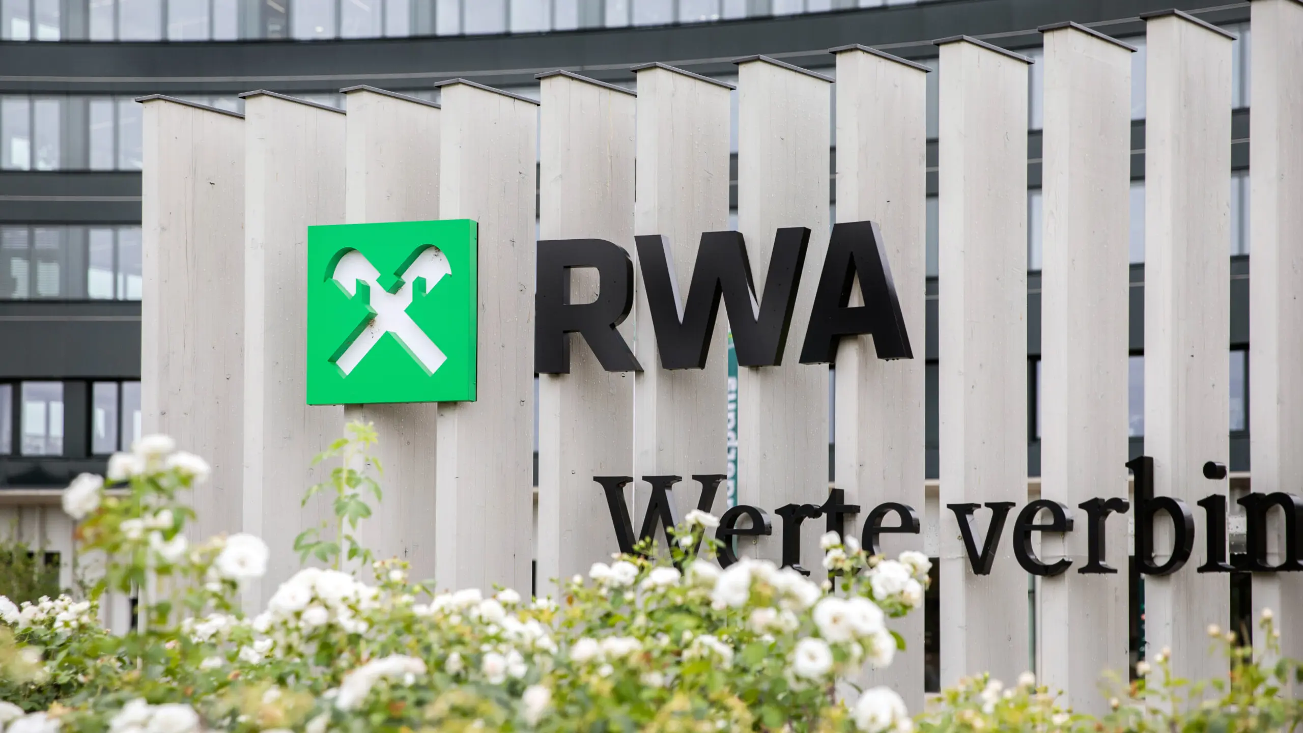 Raiffeisen Ware Austria (RWA): Lagerhaus-Genossenschaft für Landwirtschaft, Bauen und Garten, Tanken, Heizen