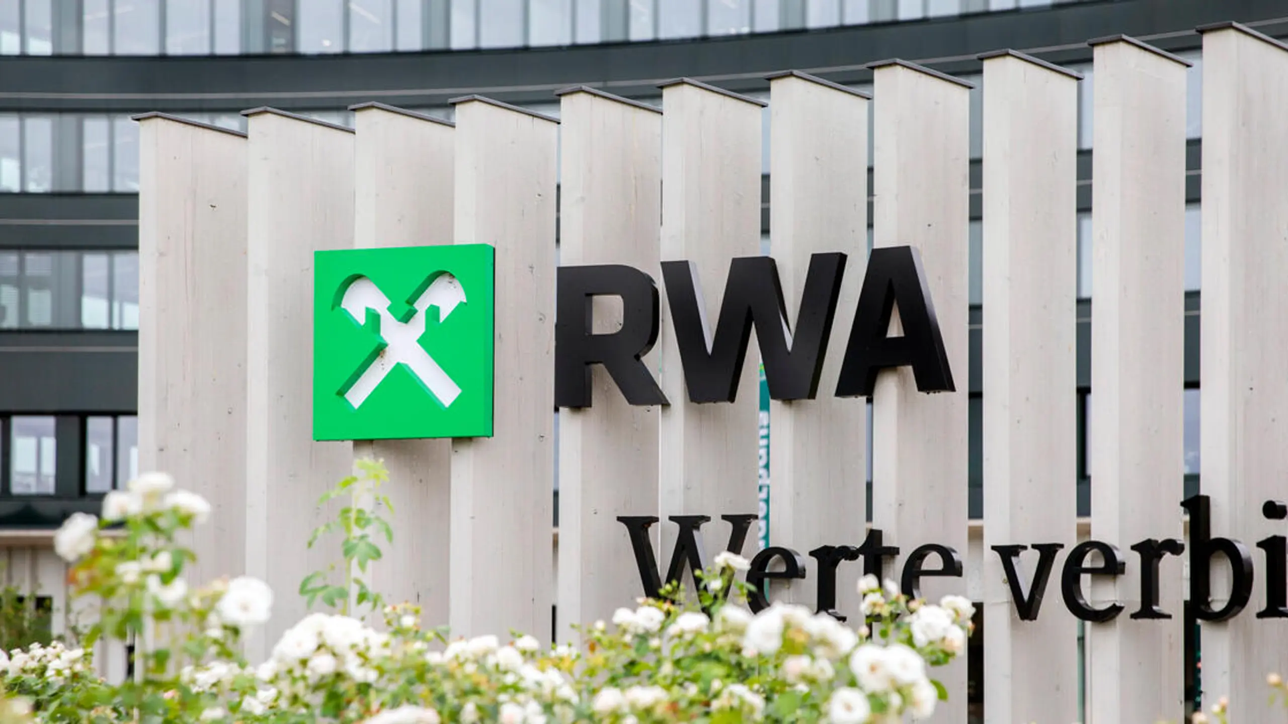 Raiffeisen Ware Austria (RWA): Lagerhaus-Genossenschaft für Landwirtschaft, Bauen und Garten, Tanken, Heizen