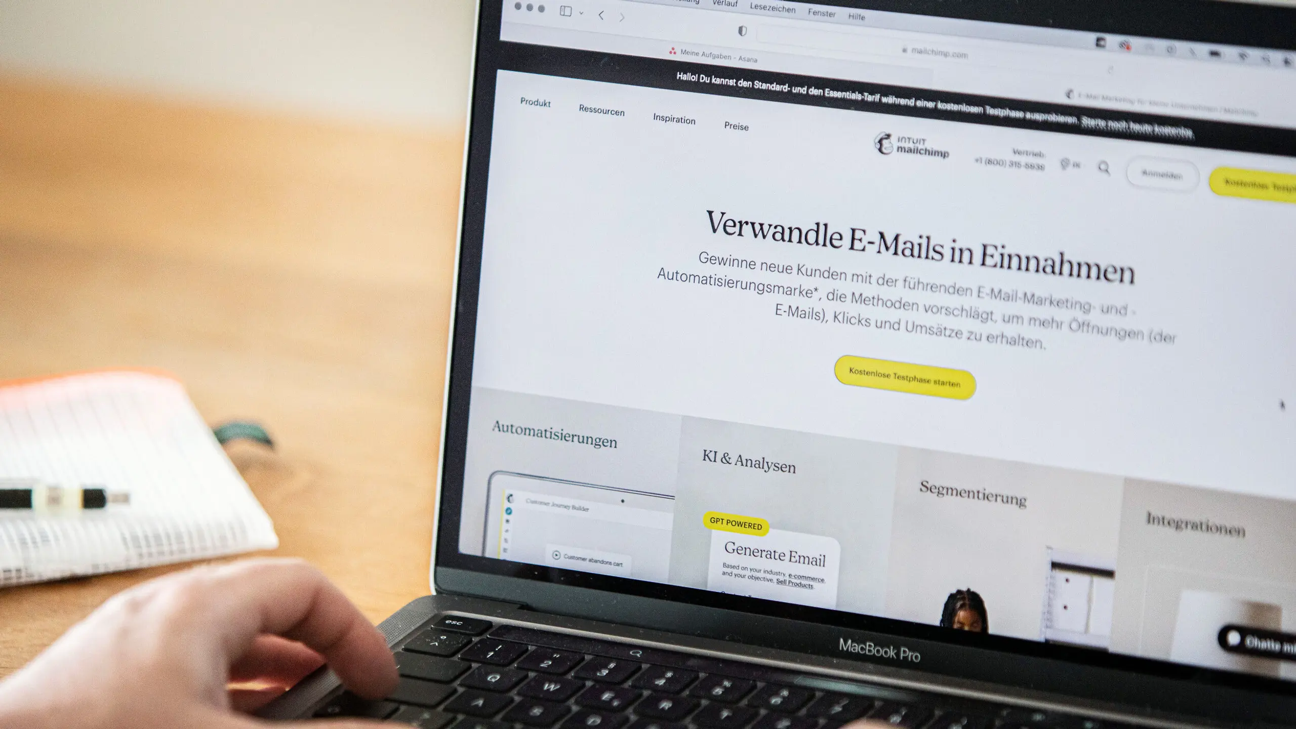 © Elke Mayr MailChimp auf Laptop geöffnet