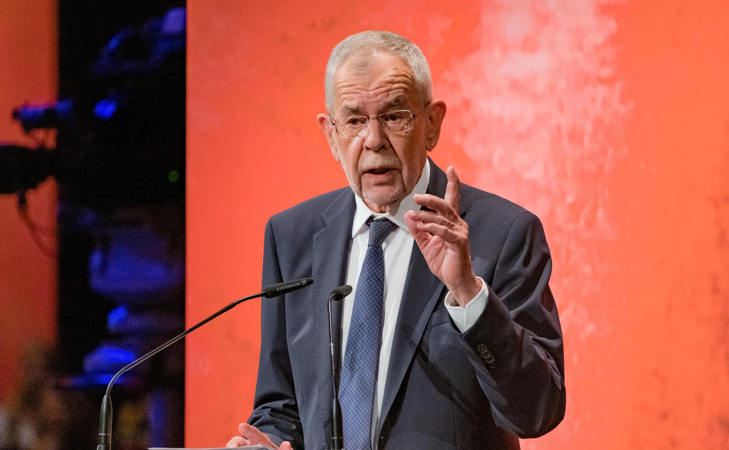 Der Bundespräsident nutzt seine Rolle als beliebtester der Unbeliebten und las der Regierung bei der Eröffnung der Bregenzer Festspiele die Leviten.