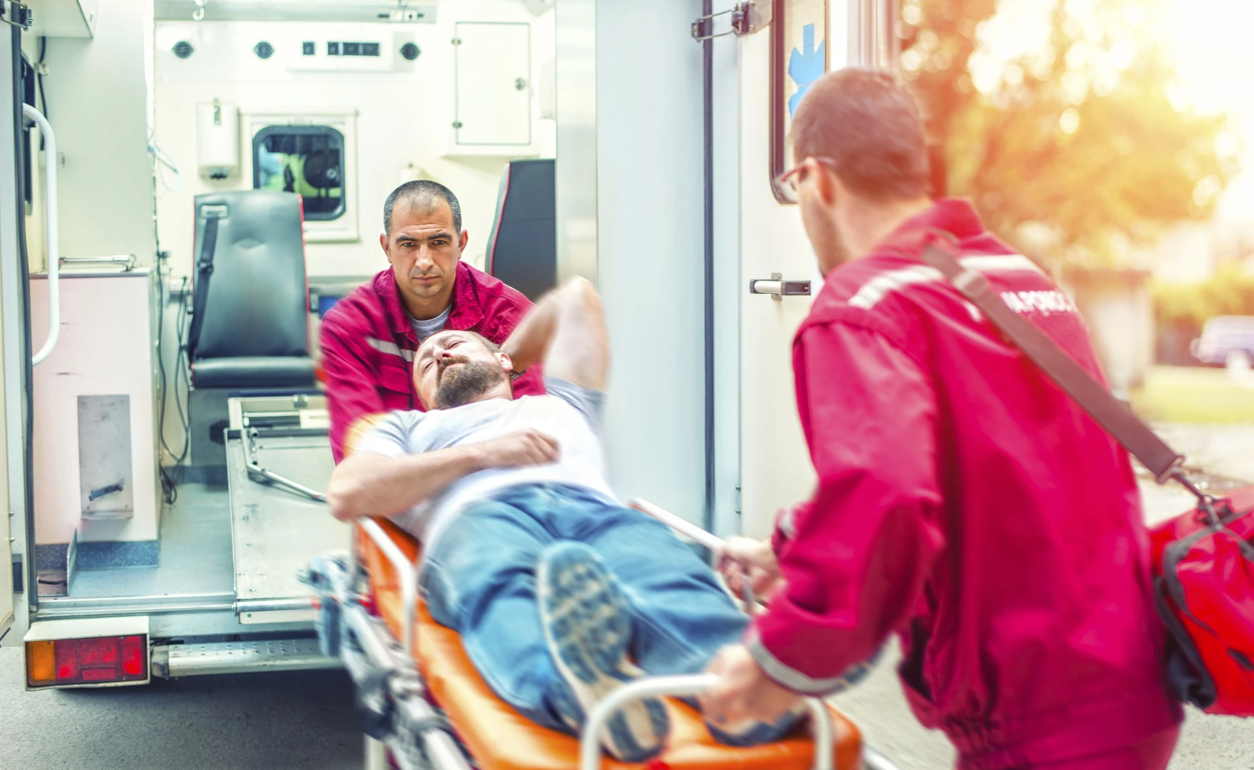 Krank oder verletzt im Urlaub: Wer die Kosten übernimnmt