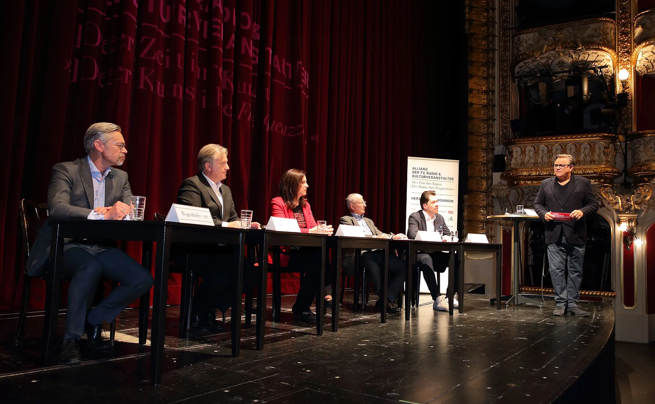 © MICHAEL SAZEL Die Vertreter der Rundfunk- und Kultur-Allianz: Michael Wagenhofer, ORS, Harald Kräuter, ORF, Corinna Drumm, VÖP, Othmar Stoss, OETHG, Daniel Serafin, Oper St. Margarethen (von links).