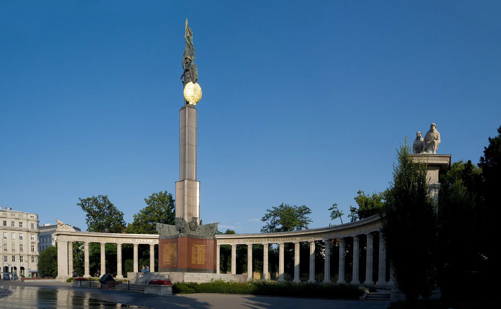 Das Heldendenkmal der Roten Armee am Wiener Schwarzenbergplatz
