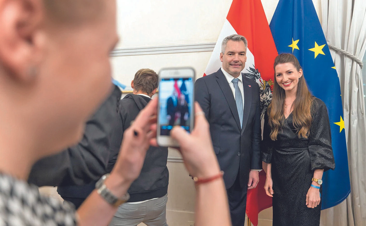 Treffen auf Toplevel. Bundeskanzler Karl Nehammer empfing 140 Unternehmer und CEOs am Ballhausplatz zum Meinungsaustausch - und erhielt danach Dankesschreiben.
