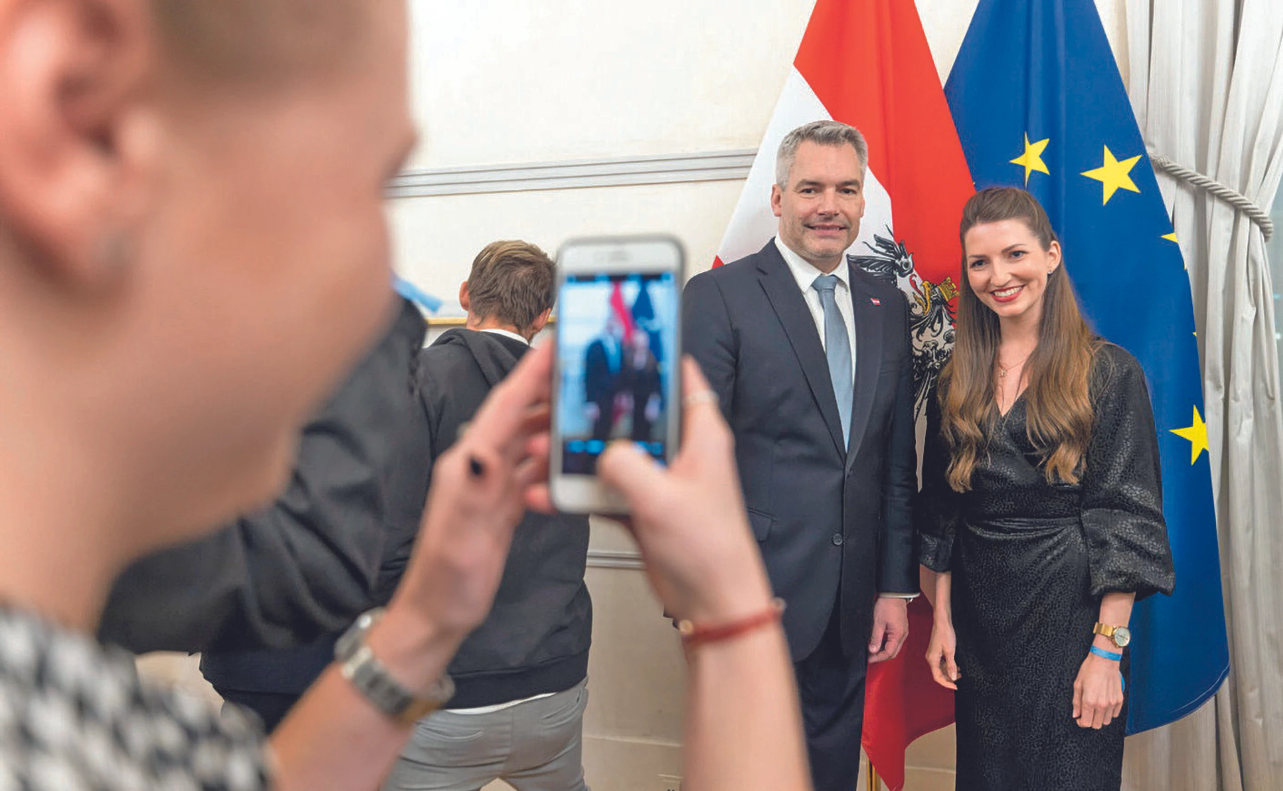 Treffen auf Toplevel. Bundeskanzler Karl Nehammer empfing 140 Unternehmer und CEOs am Ballhausplatz zum Meinungsaustausch - und erhielt danach Dankesschreiben.