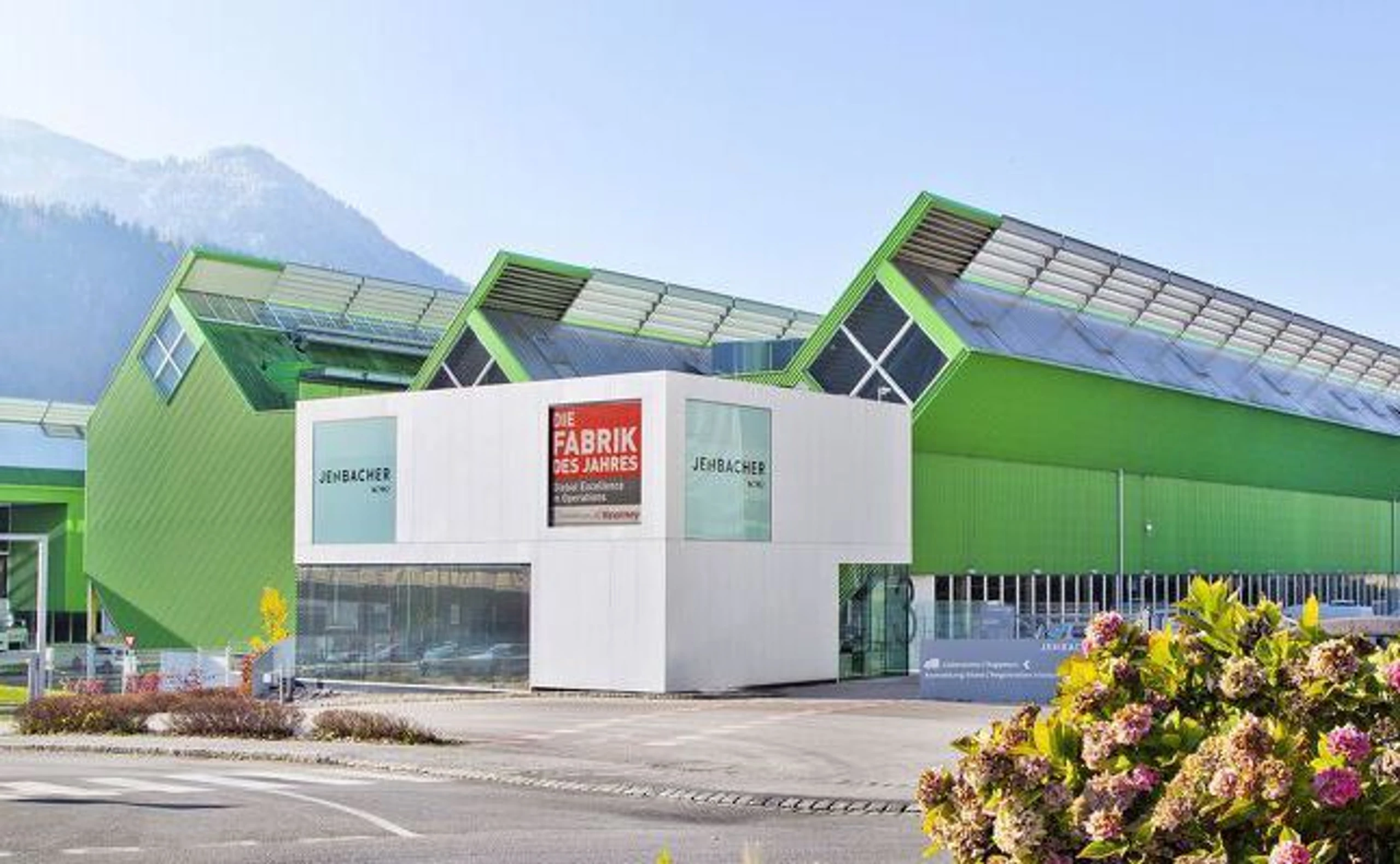 Die INNIO Jenbacher Zentrale in Jenbach, Tirol - "Fabrik des Jahres 2021"