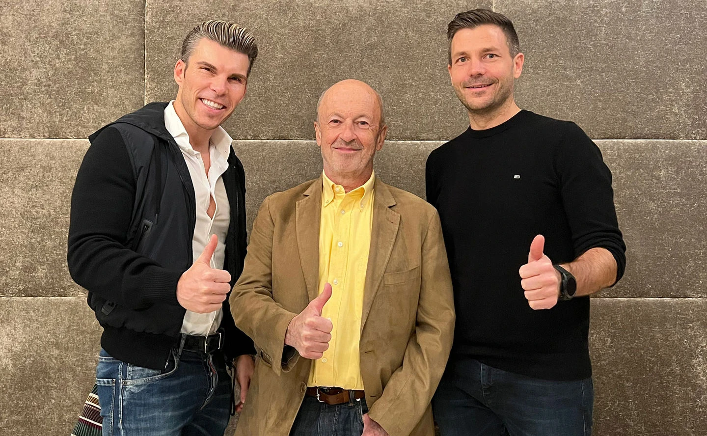 Die Leaders21 Gründer Florian Gschwandtner (li) und Thomas Kleindessner (re) mit Investor Hansi Hansmann